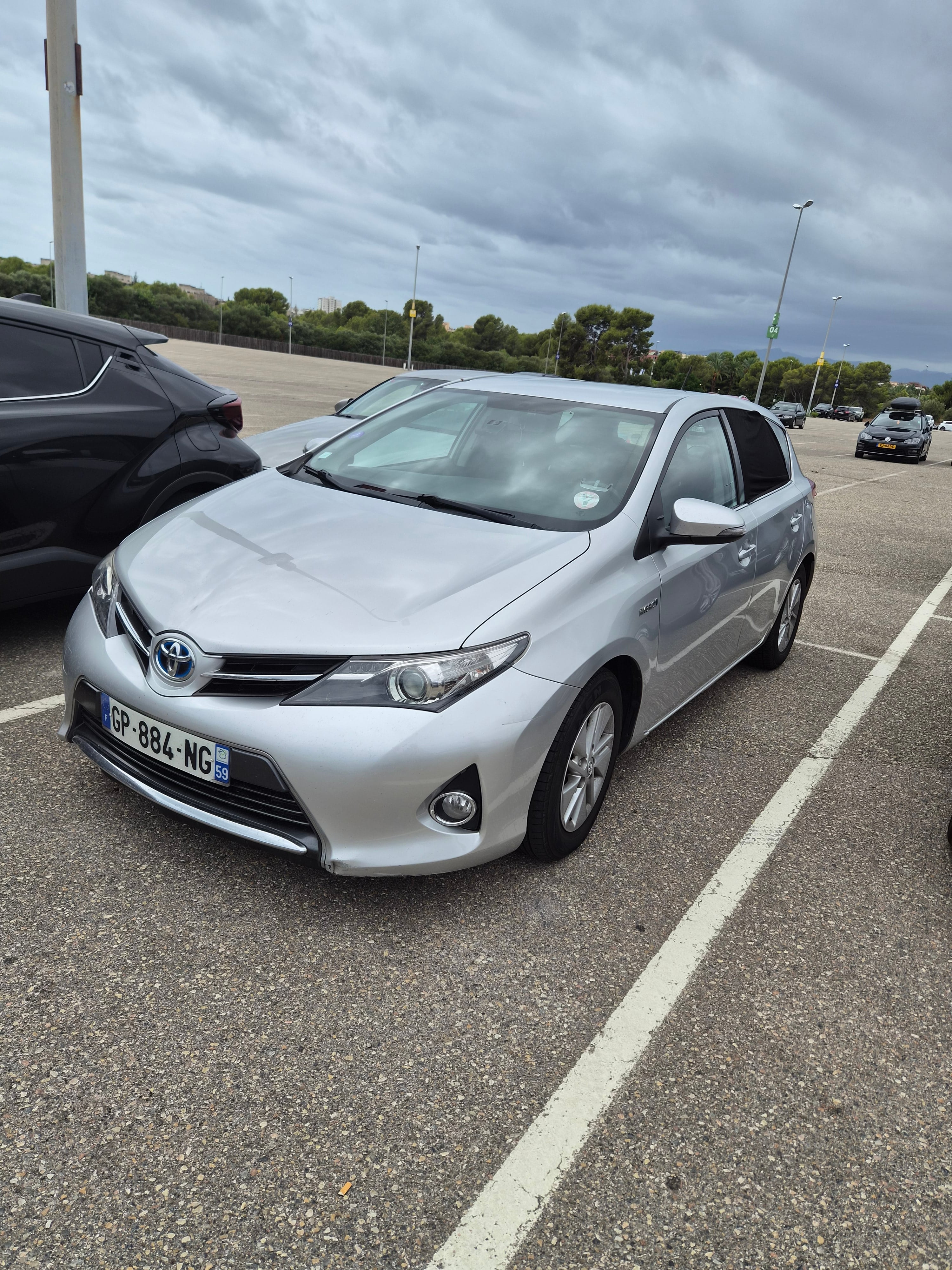 Toyota Auris, 2014, Essence 95 / Électrique (hybride), automatique