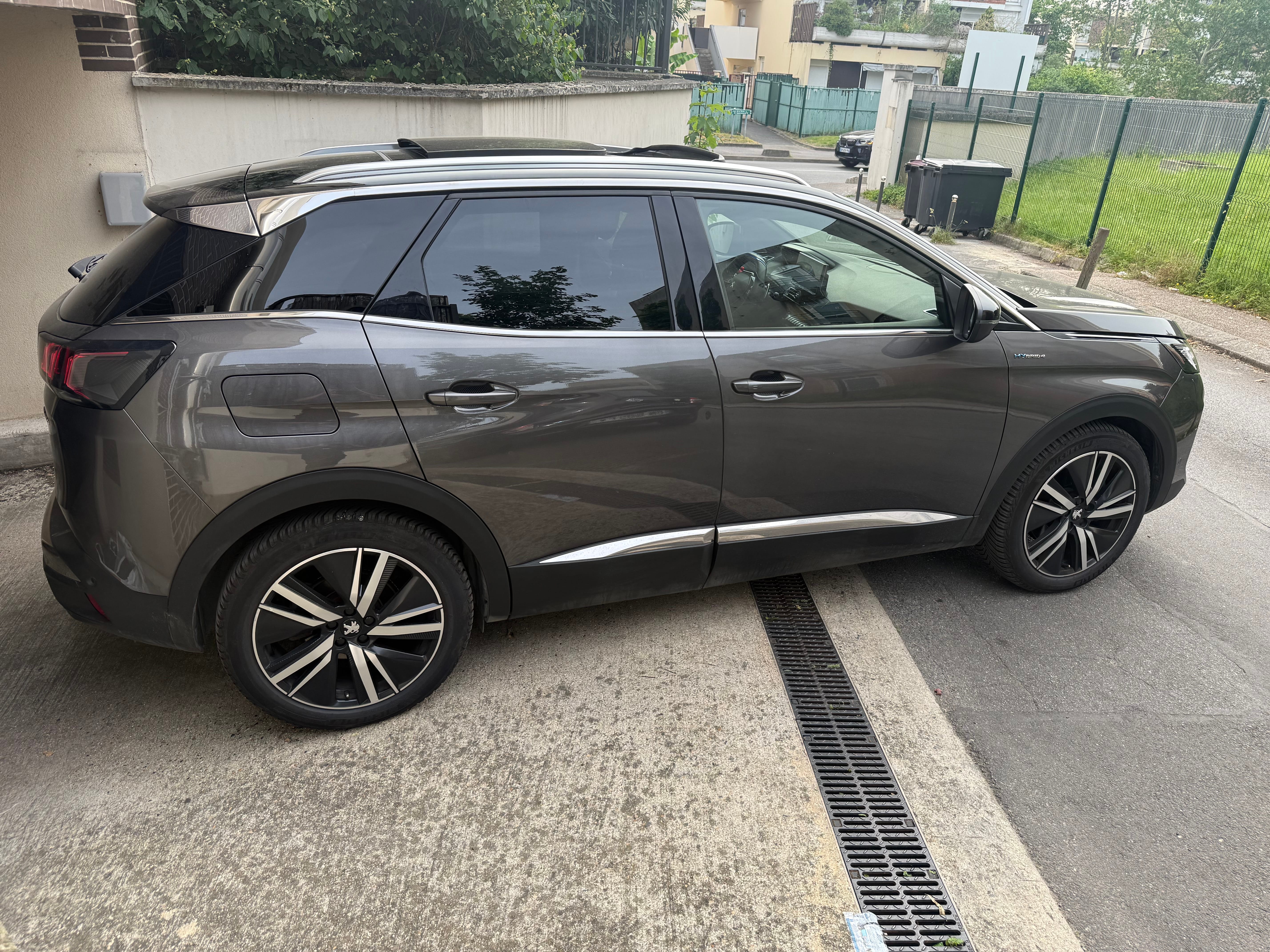 Peugeot 3008, 2021, Essence 95 / Électrique (hybride), automatique