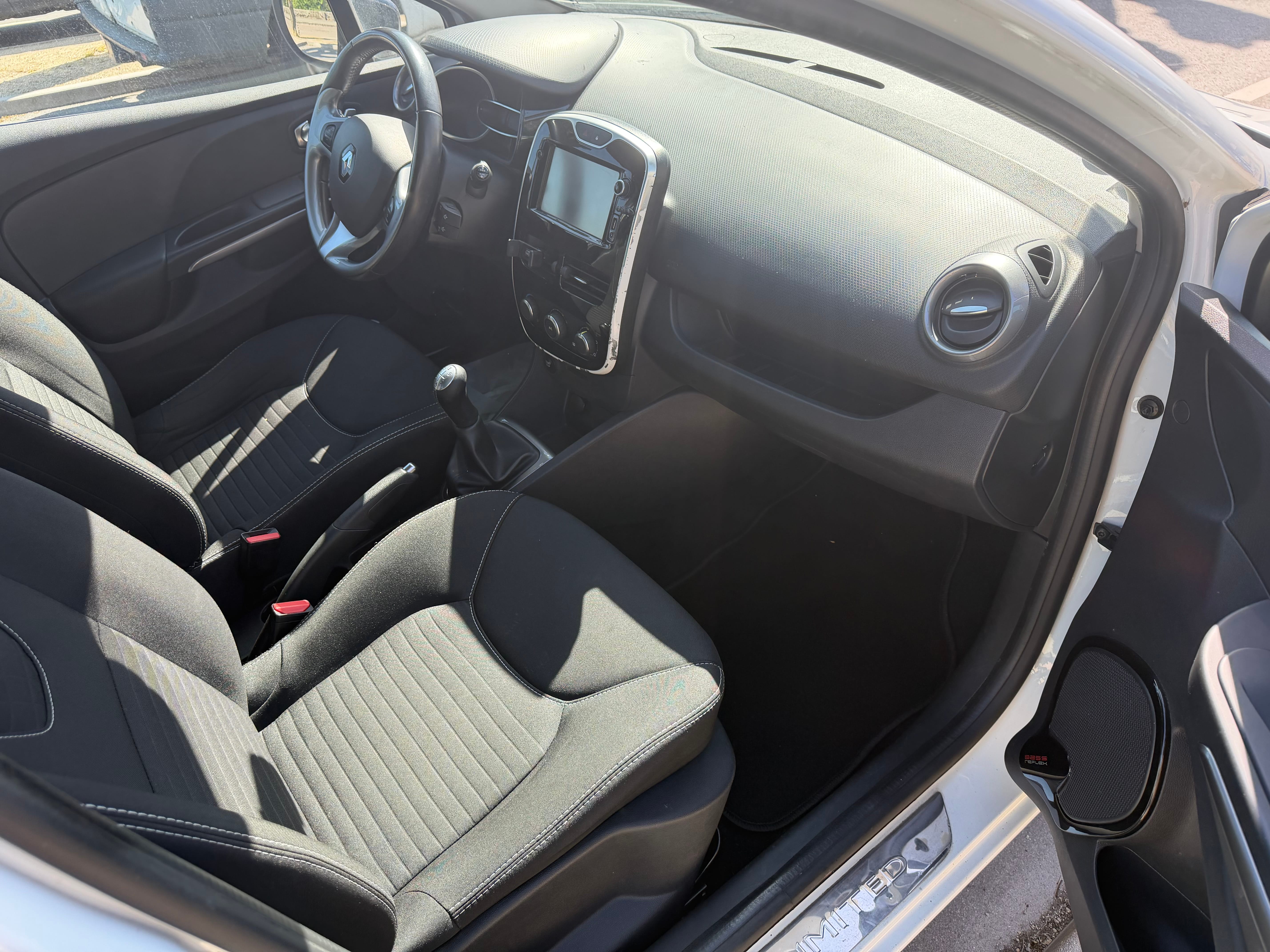 Renault Clio avec Autoradio