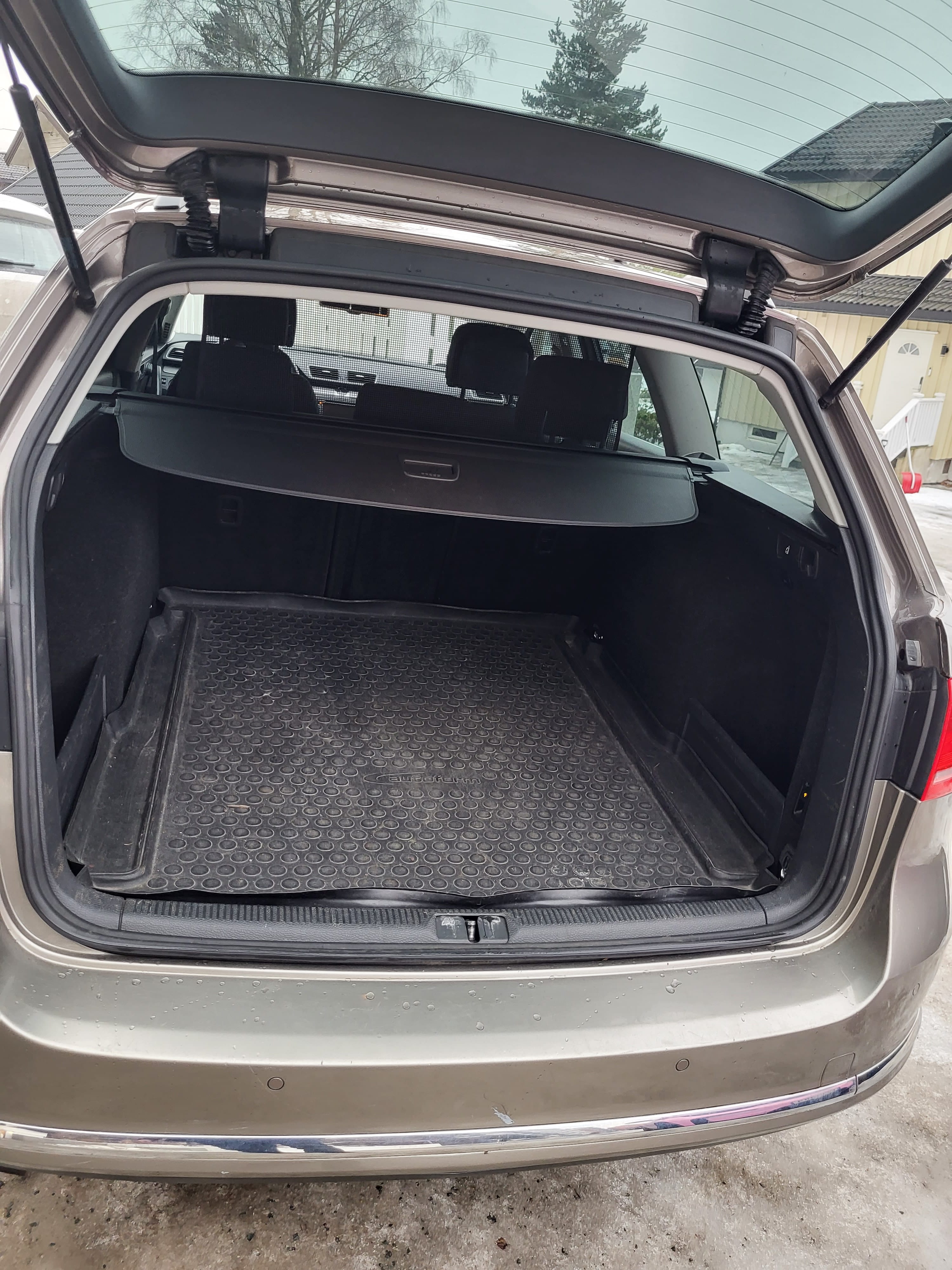 Volkswagen Passat med Skiboks