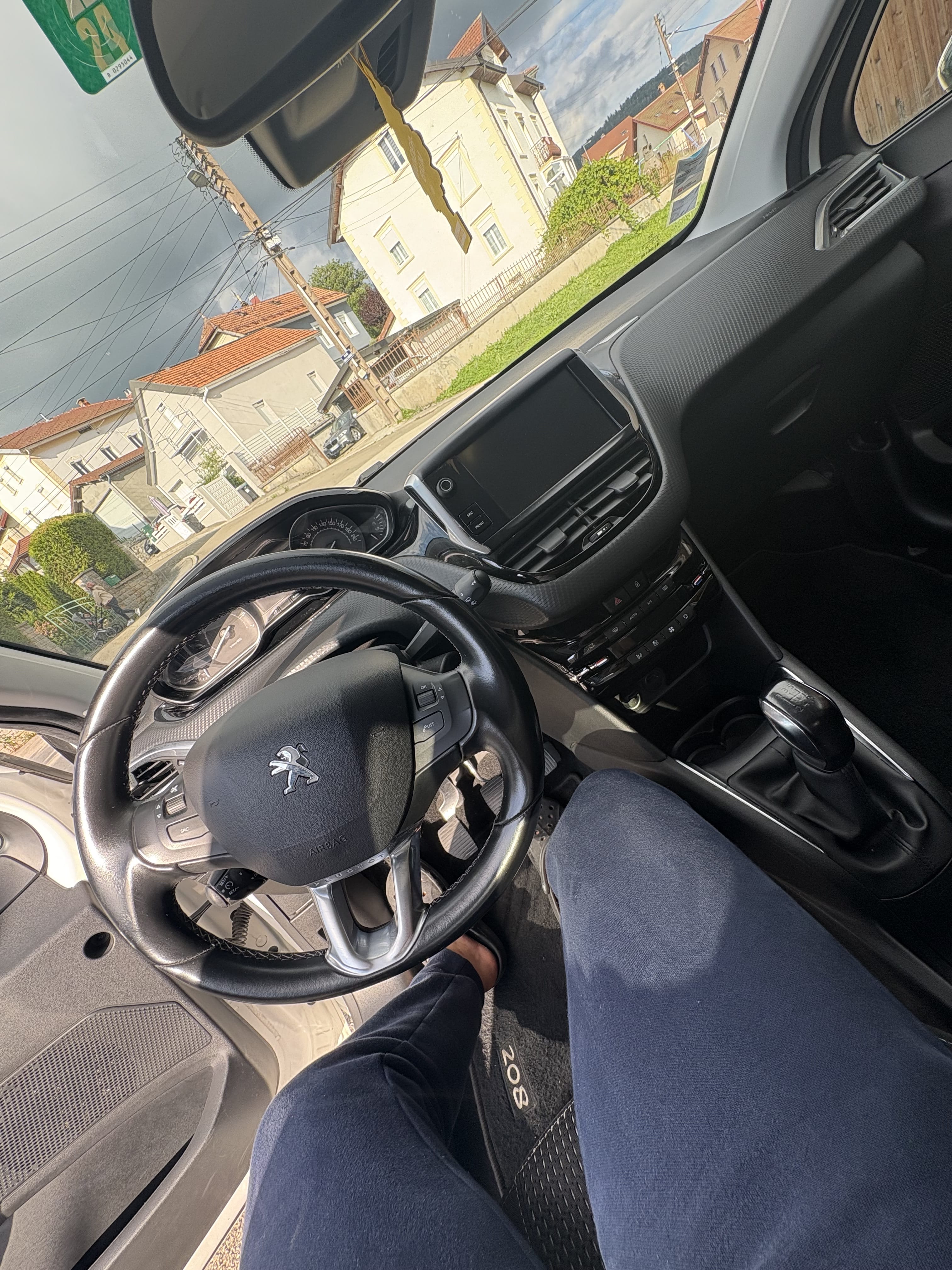 Peugeot 208 avec GPS