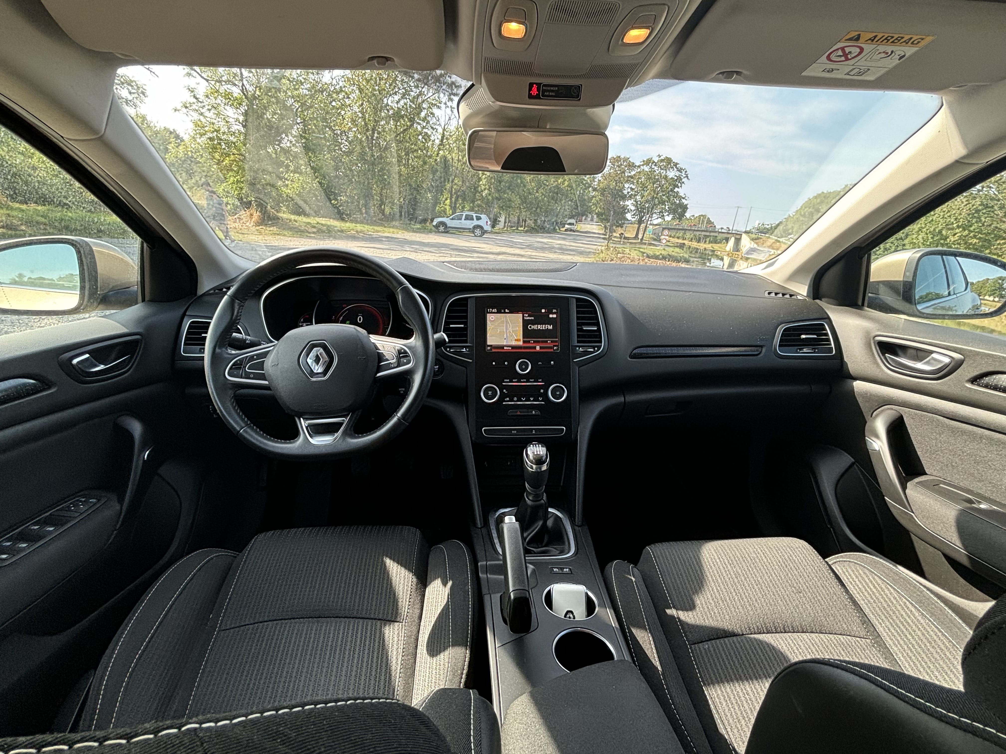 Renault Mégane 5 places avec GPS