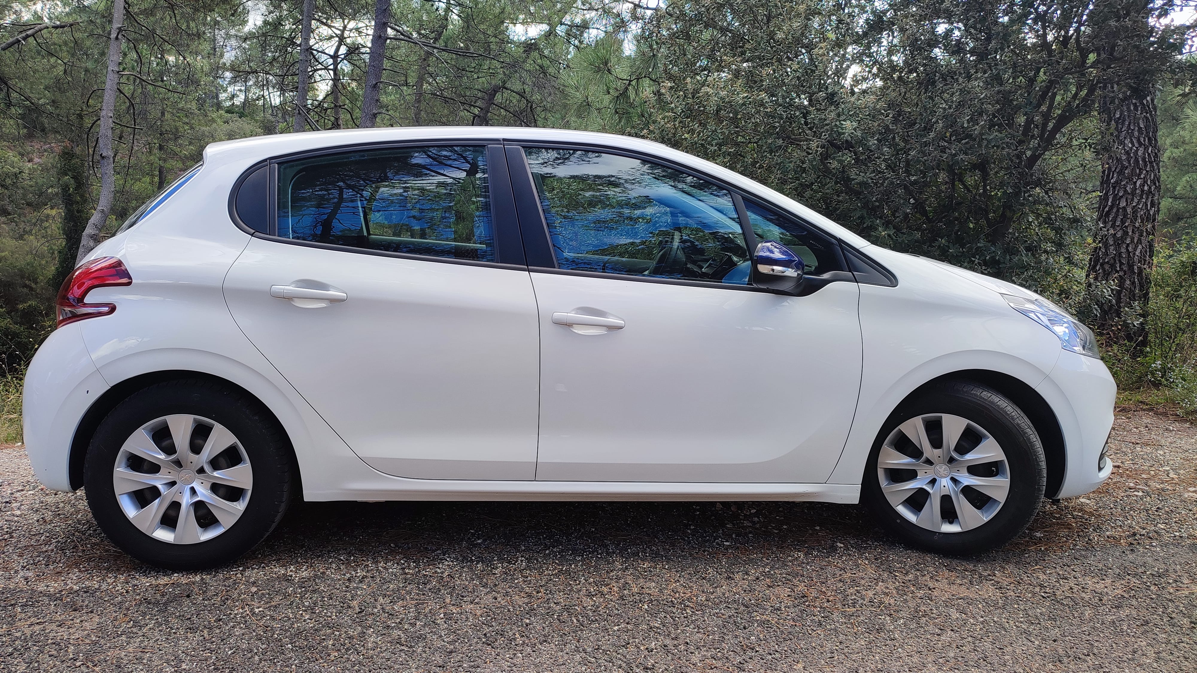 Peugeot 208 with Bluetooth audio
