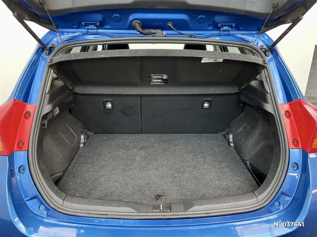 Toyota Auris  Louez la Toyota Auris Hybride – Confort, Économie et Sérénité au Volant ! avec Audio Bluetooth