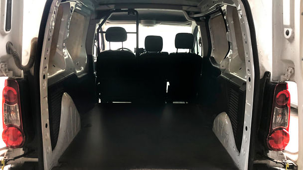 Peugeot Partner avec Entrée audio / iPod