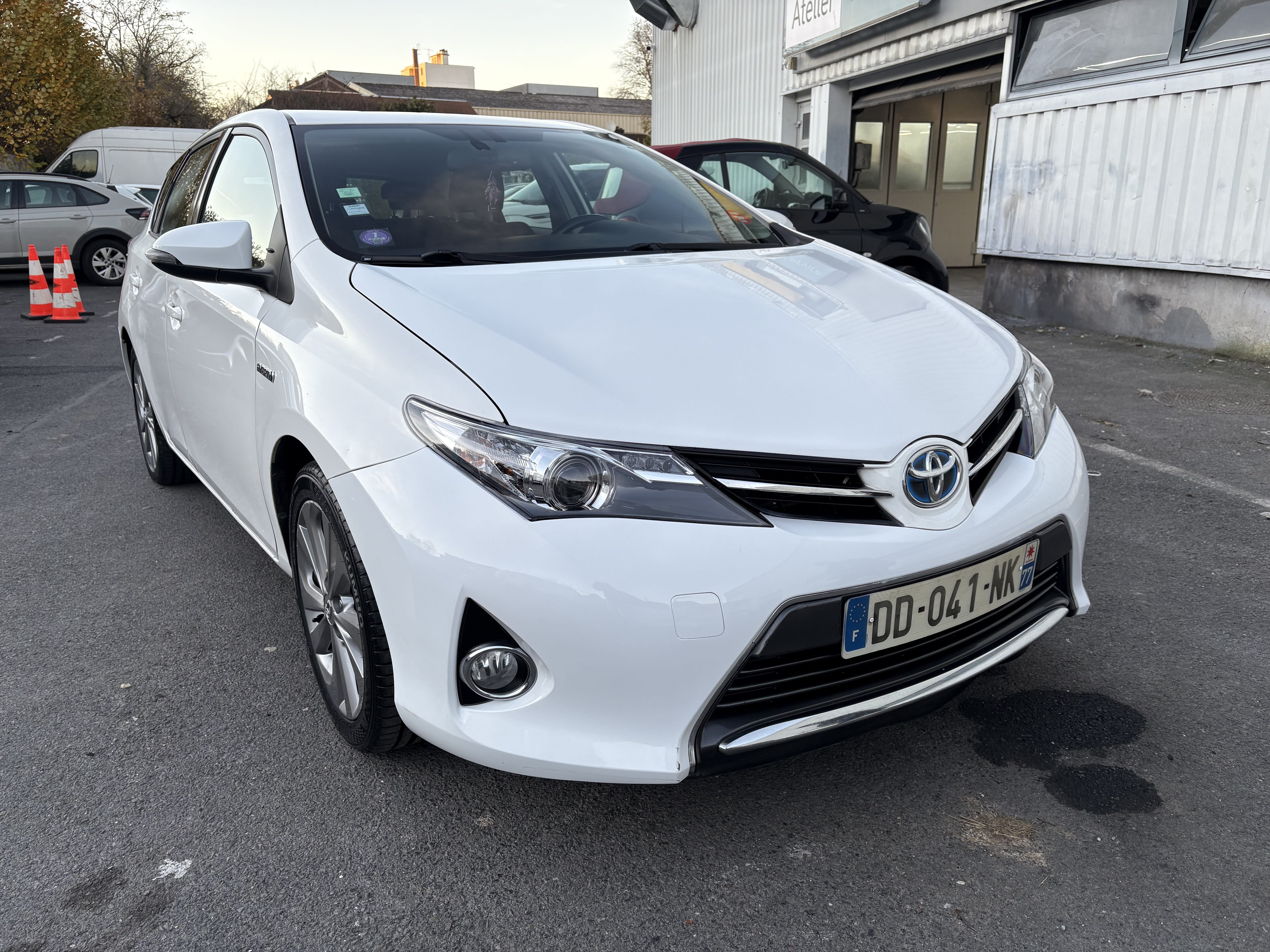 Toyota Auris Hybride, 2014, Essence 95, automatique