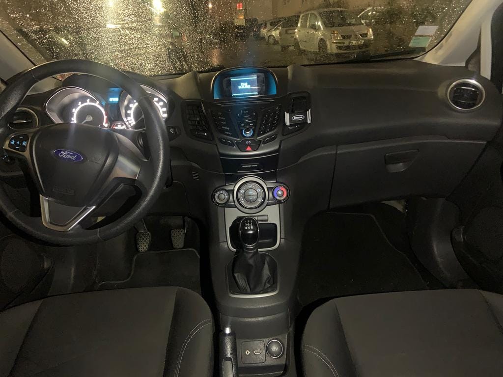 Ford Fiesta avec Entrée audio / iPod