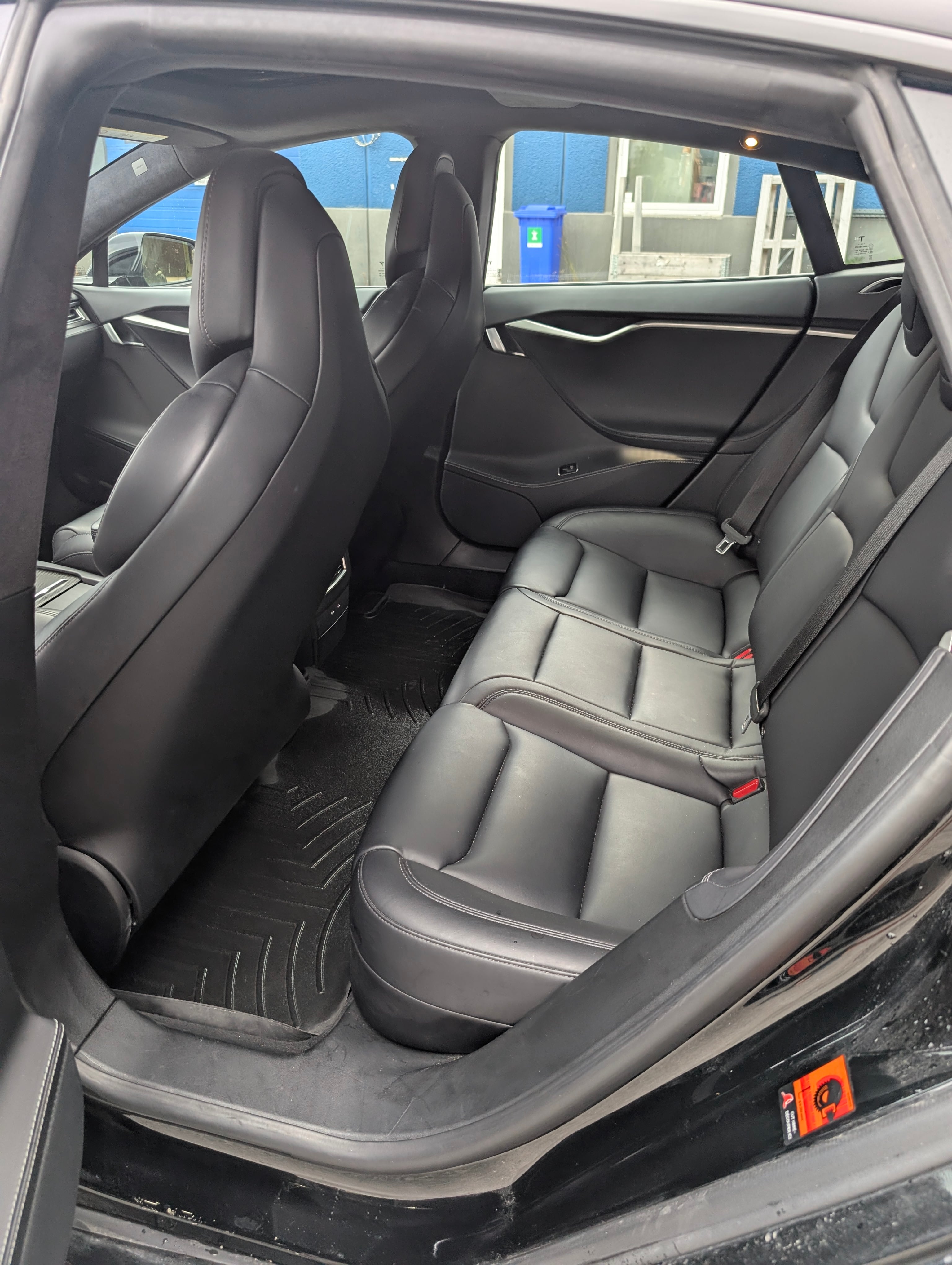 Tesla Model S P100D med Lydinngang
