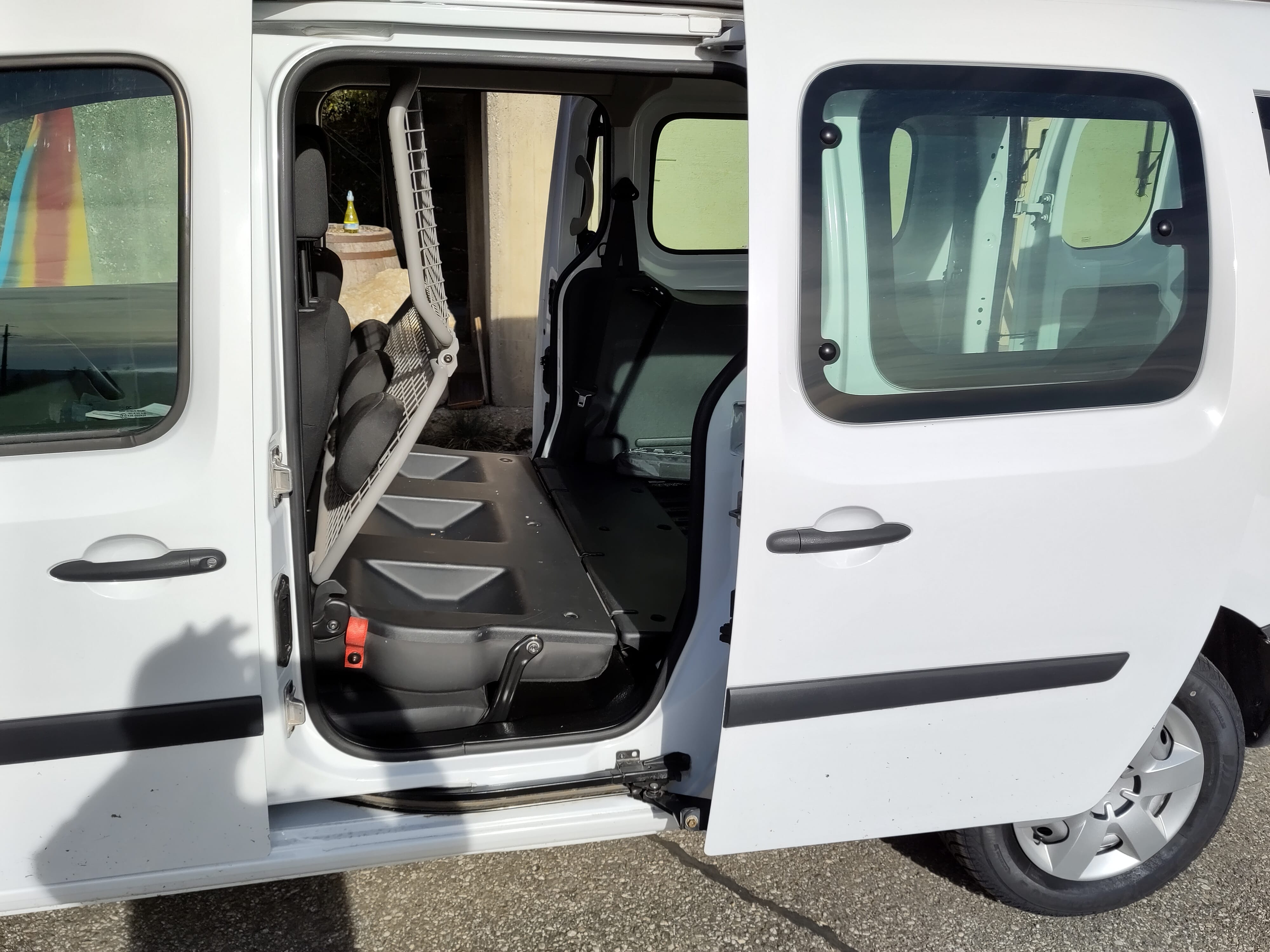 Renault Kangoo Express ZE mit Winterreifen