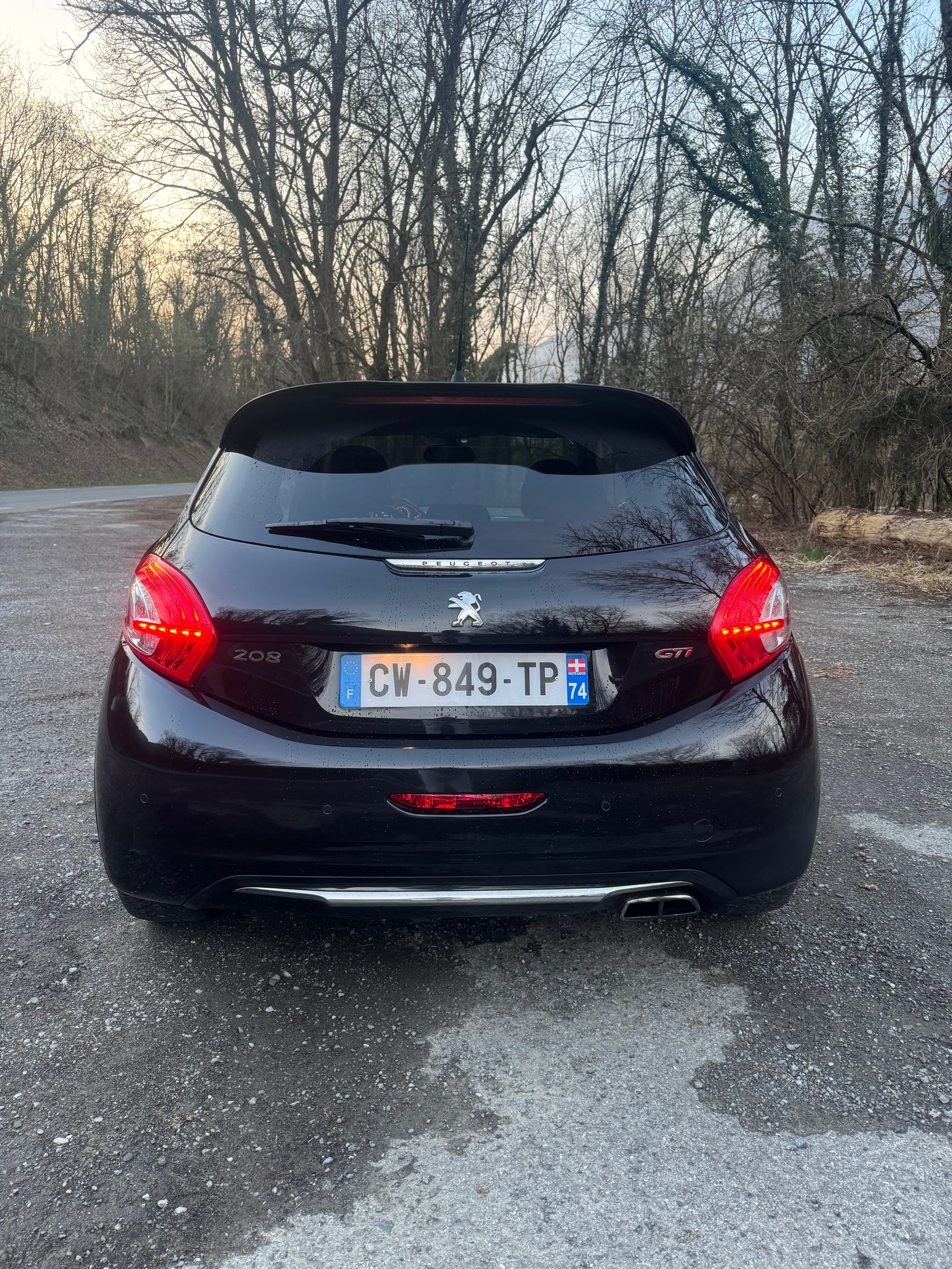 Peugeot 208 GTI avec Port USB
