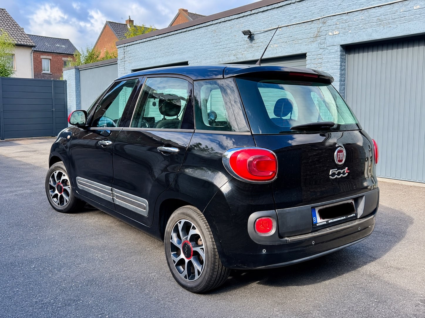 Fiat 500L 1.4 essence Charleroi Airport avec Audio Bluetooth