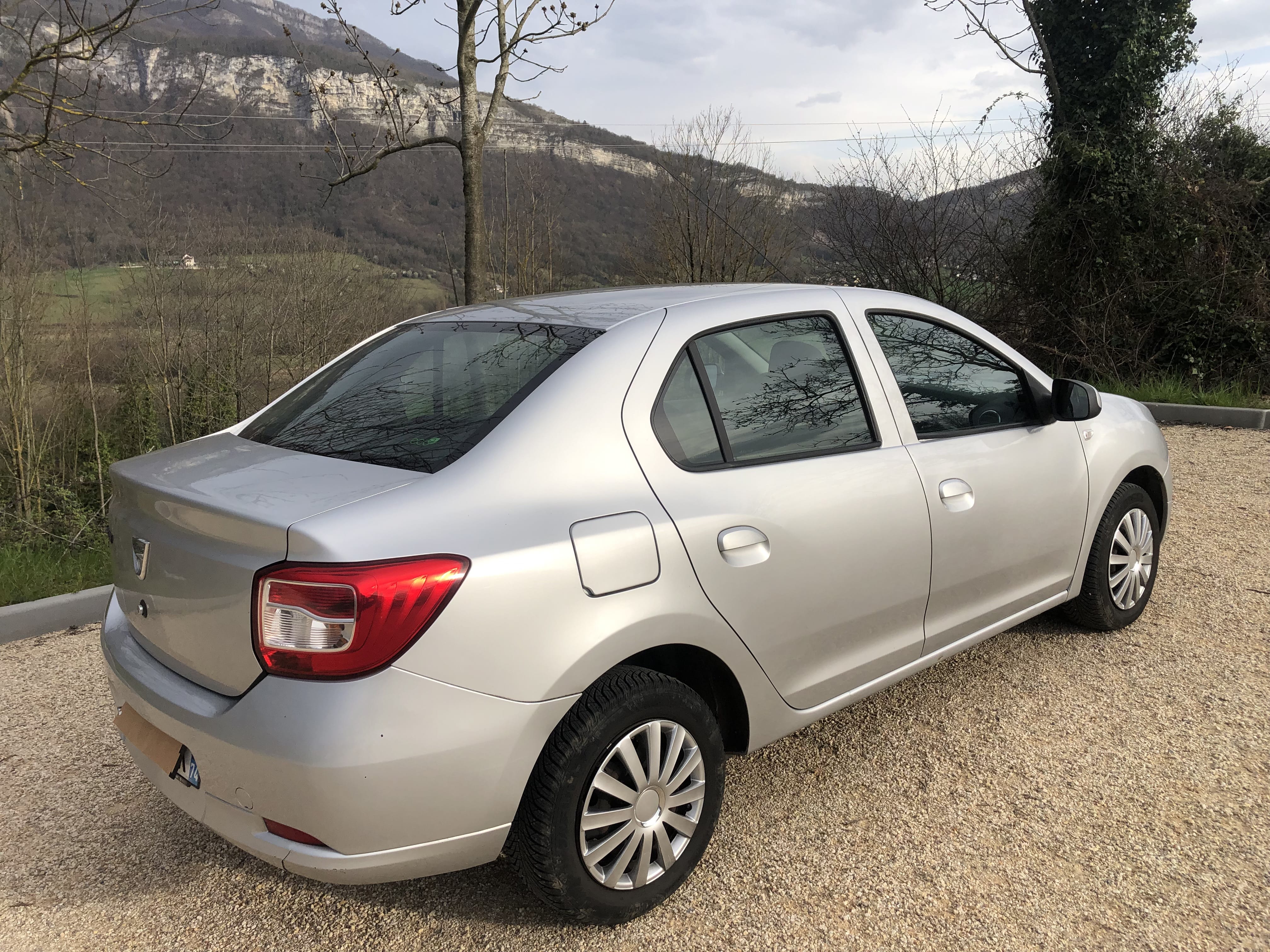 Dacia Logan Essence avec Siège bébé