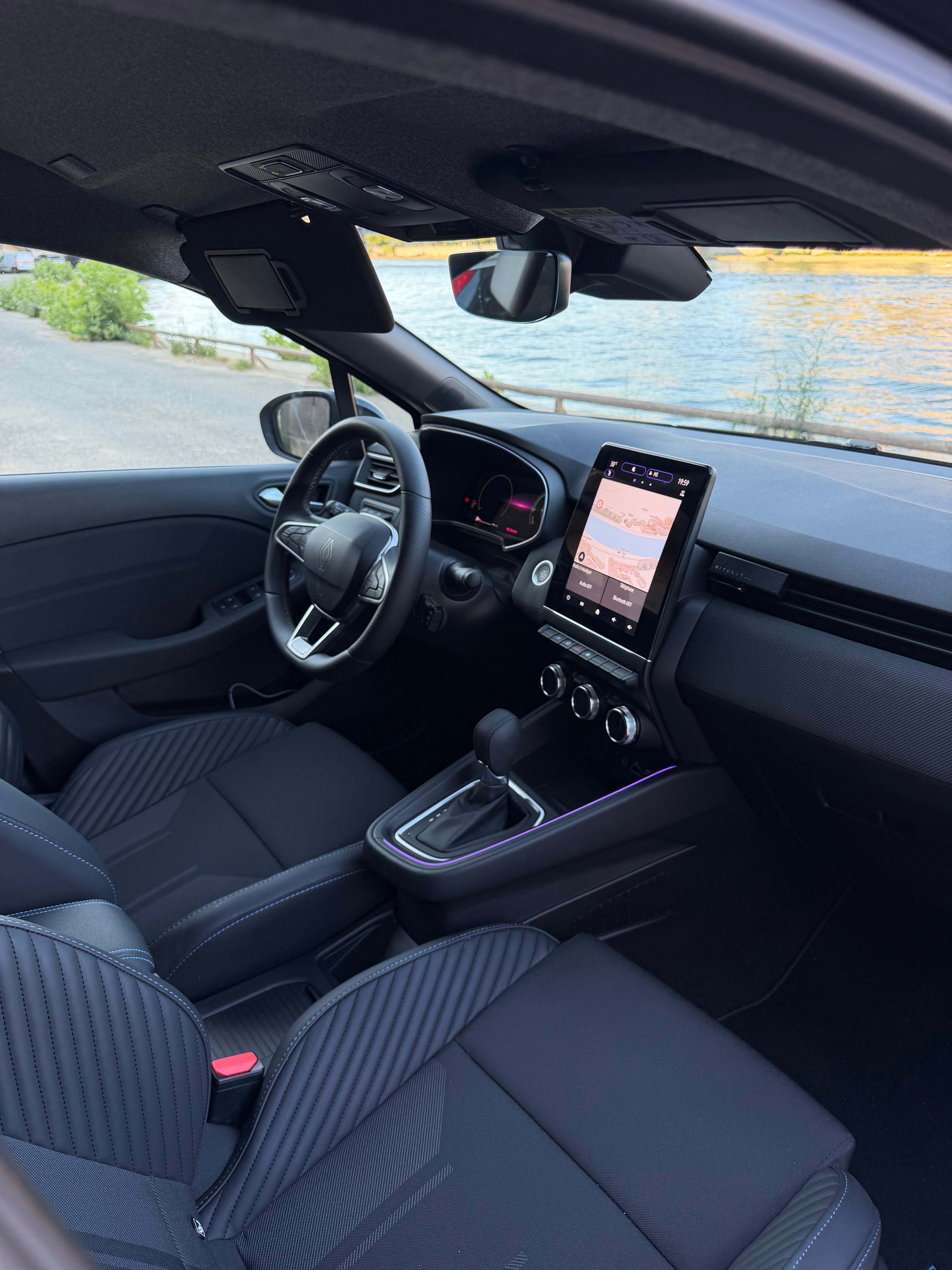 Renault Clio E-tech with Backup camera