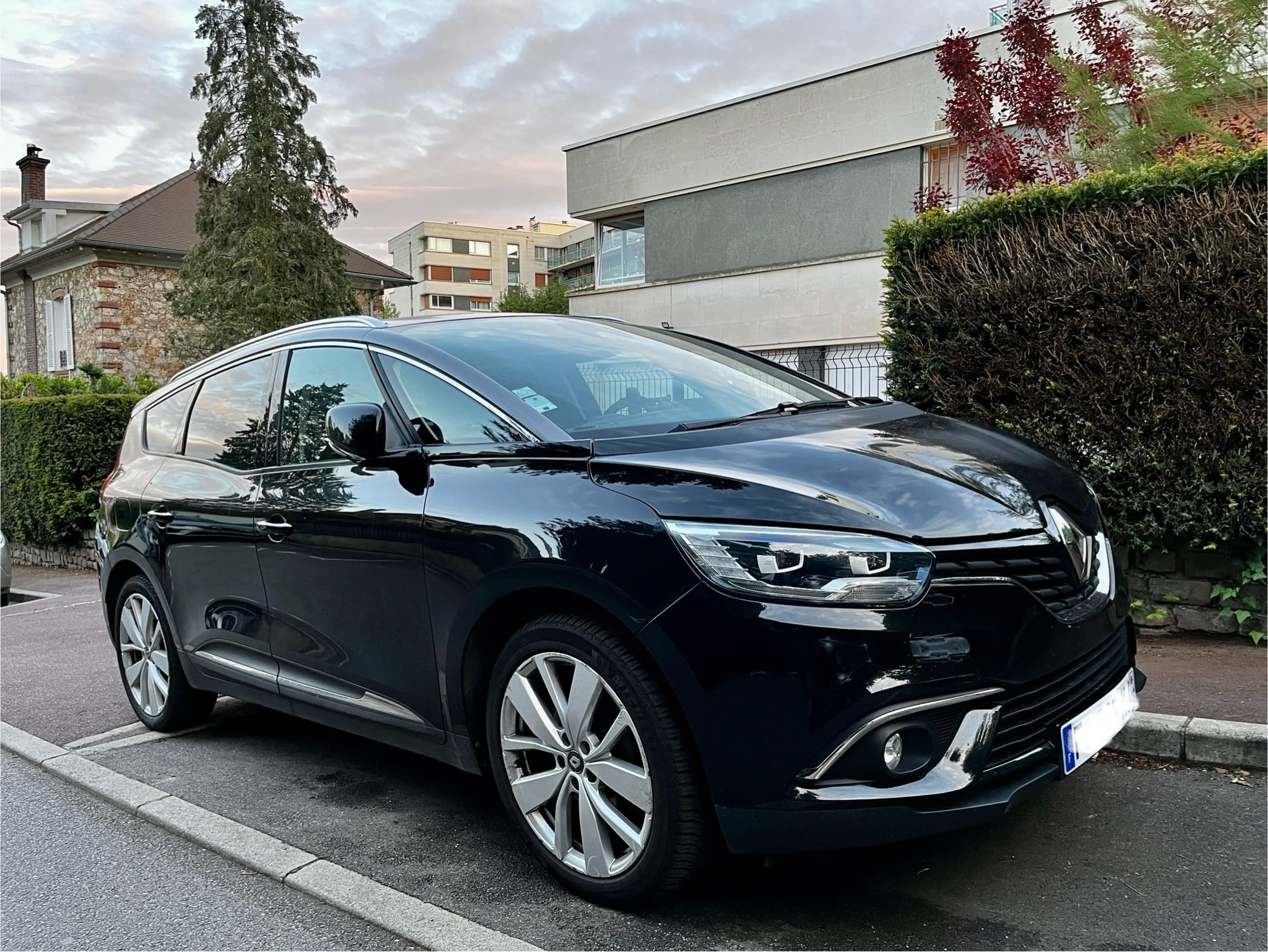 Renault Grand Scenic 1.3 TCE 140 Limited, 2018, Essence 95, 7 places
