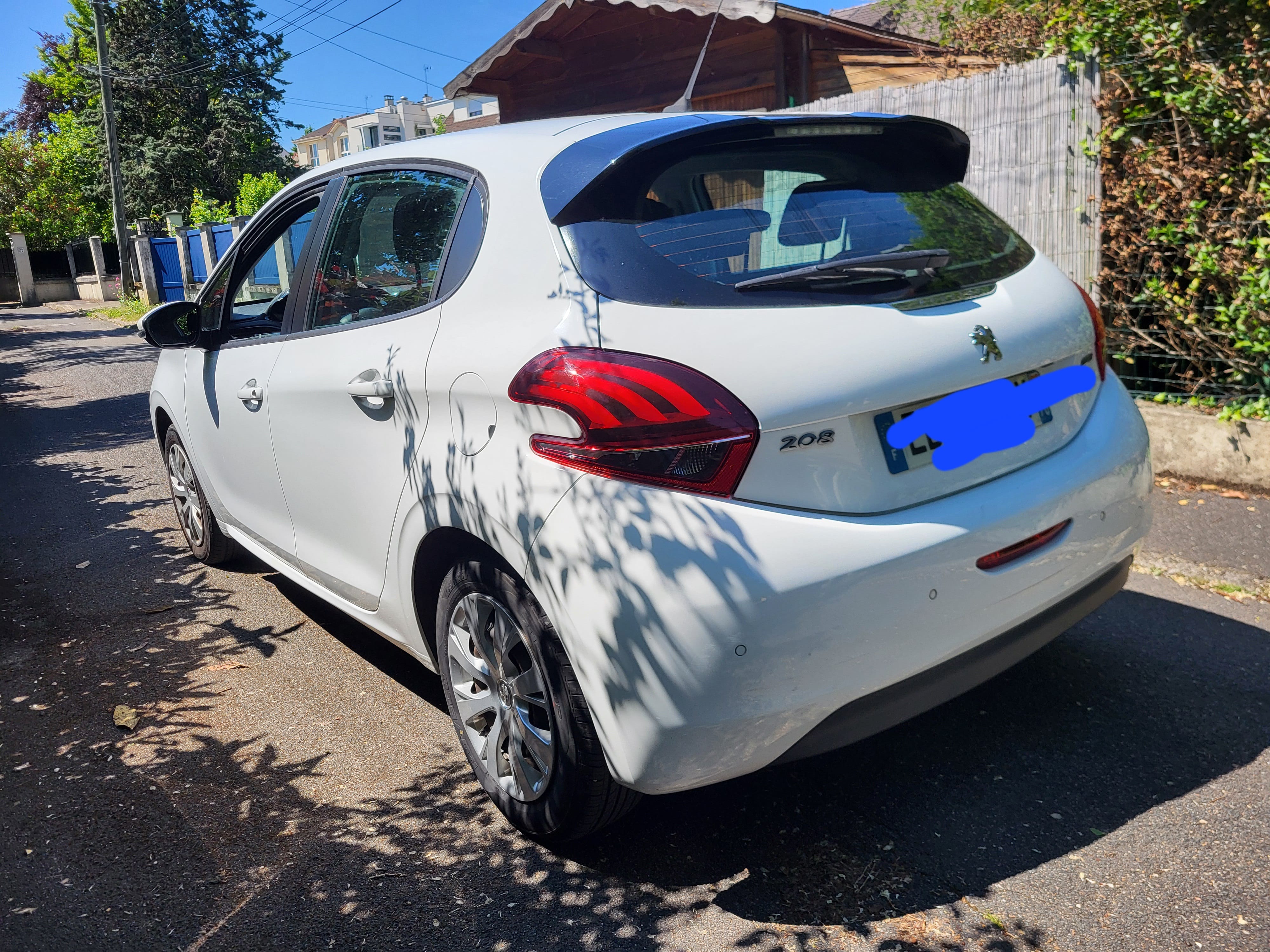 Peugeot 208 avec GPS