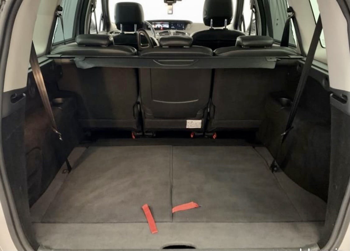 Renault Grand Scenic Spacieux & Confortable avec Audio Bluetooth