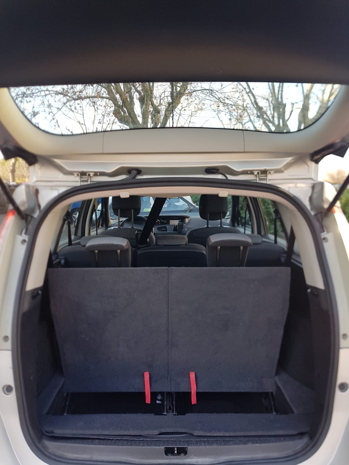 Renault Grand Scenic with Snow tires