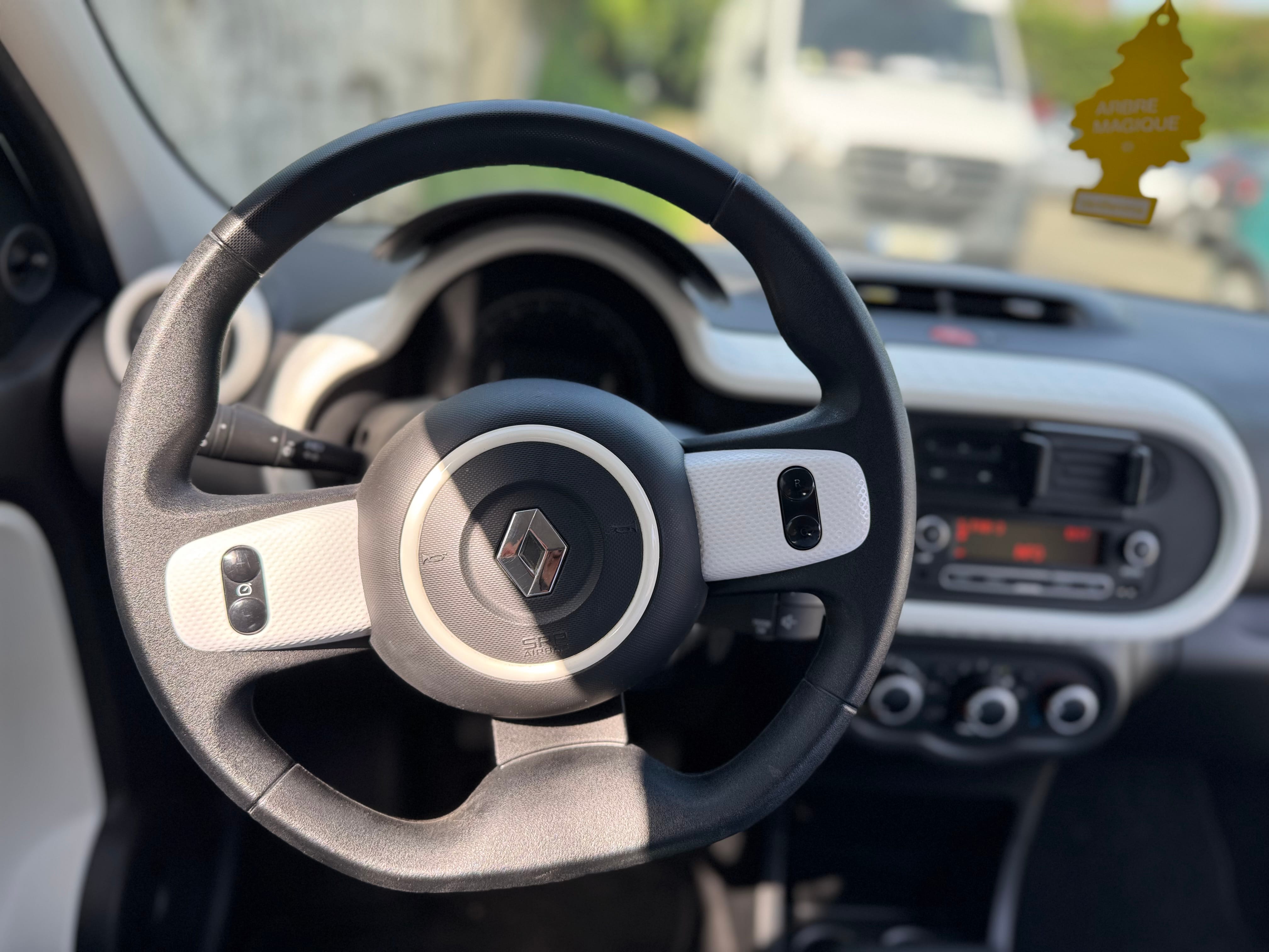 Renault Twingo III avec Autoradio