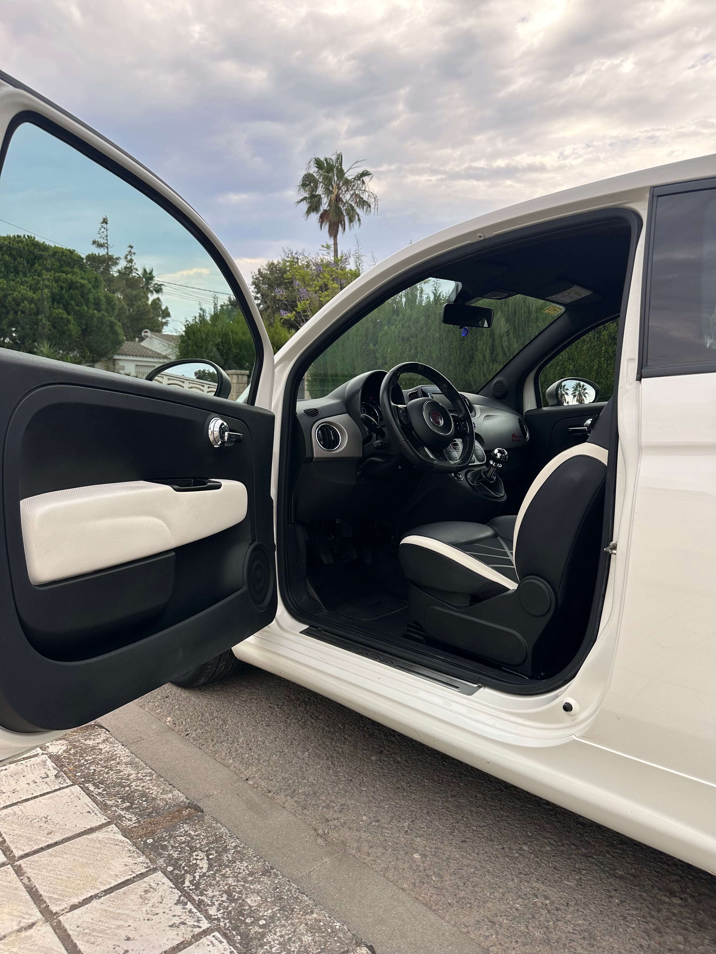 Fiat 500 C 1.2 con Puertos de carga USB