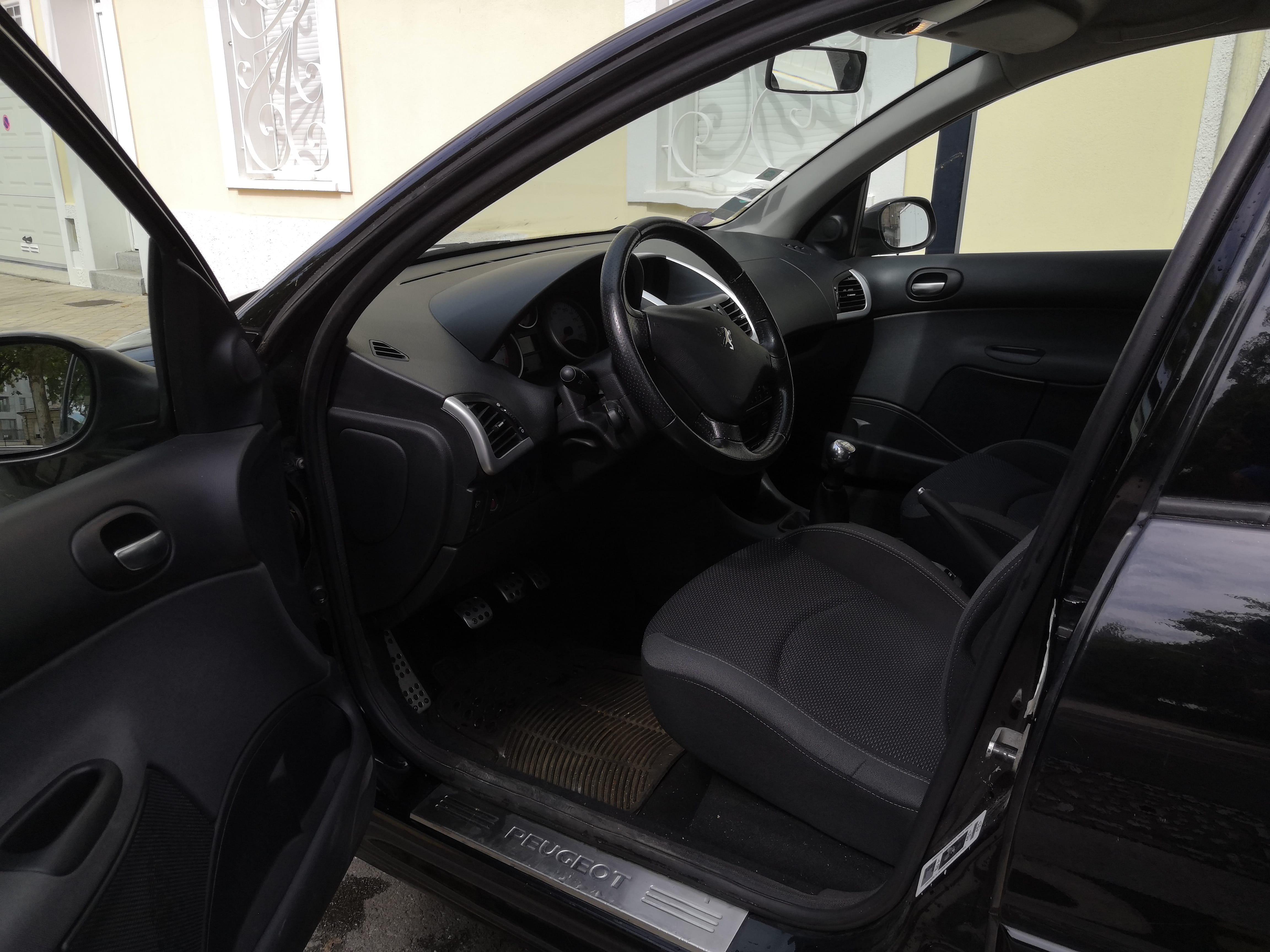Peugeot 206+ avec Siège bébé