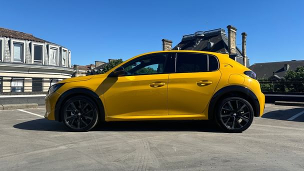 Peugeot 208 GT Line Jaune avec Climatisation