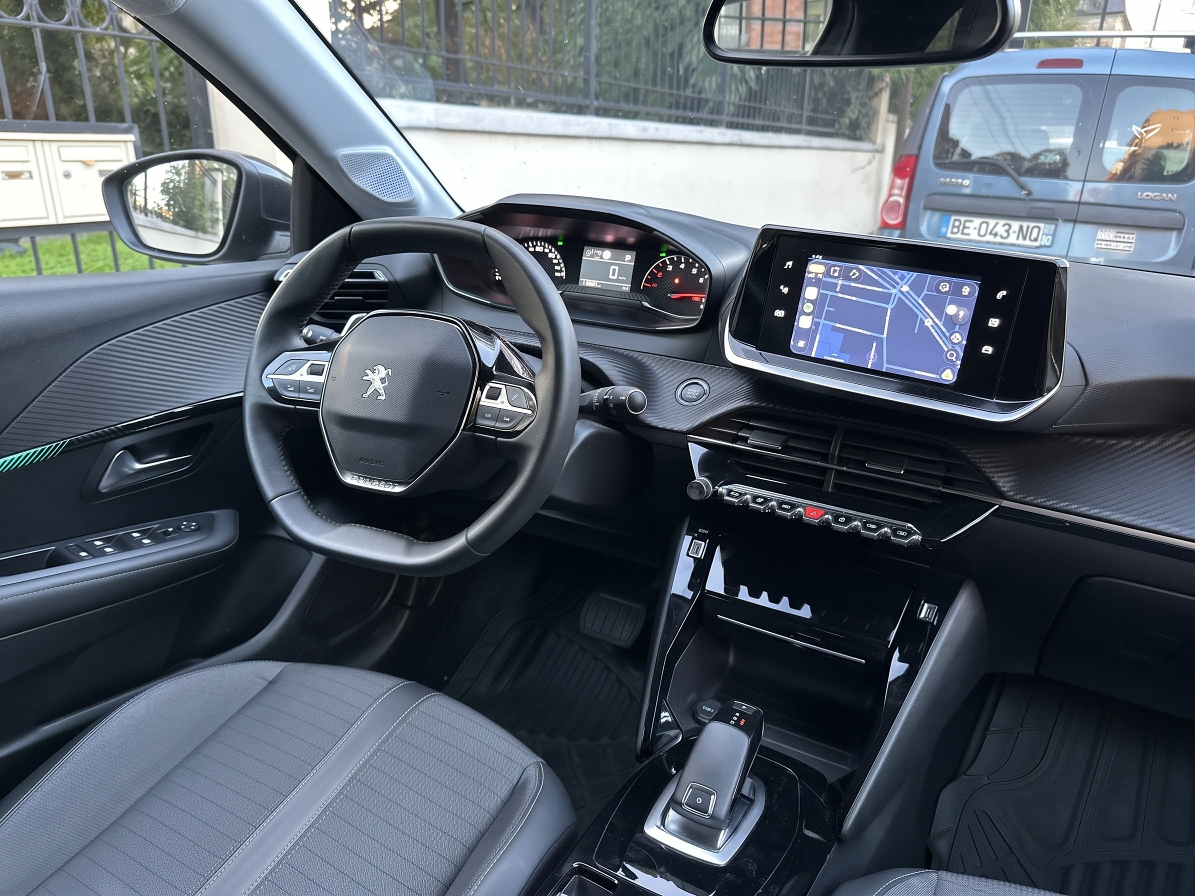 Peugeot 208 avec GPS