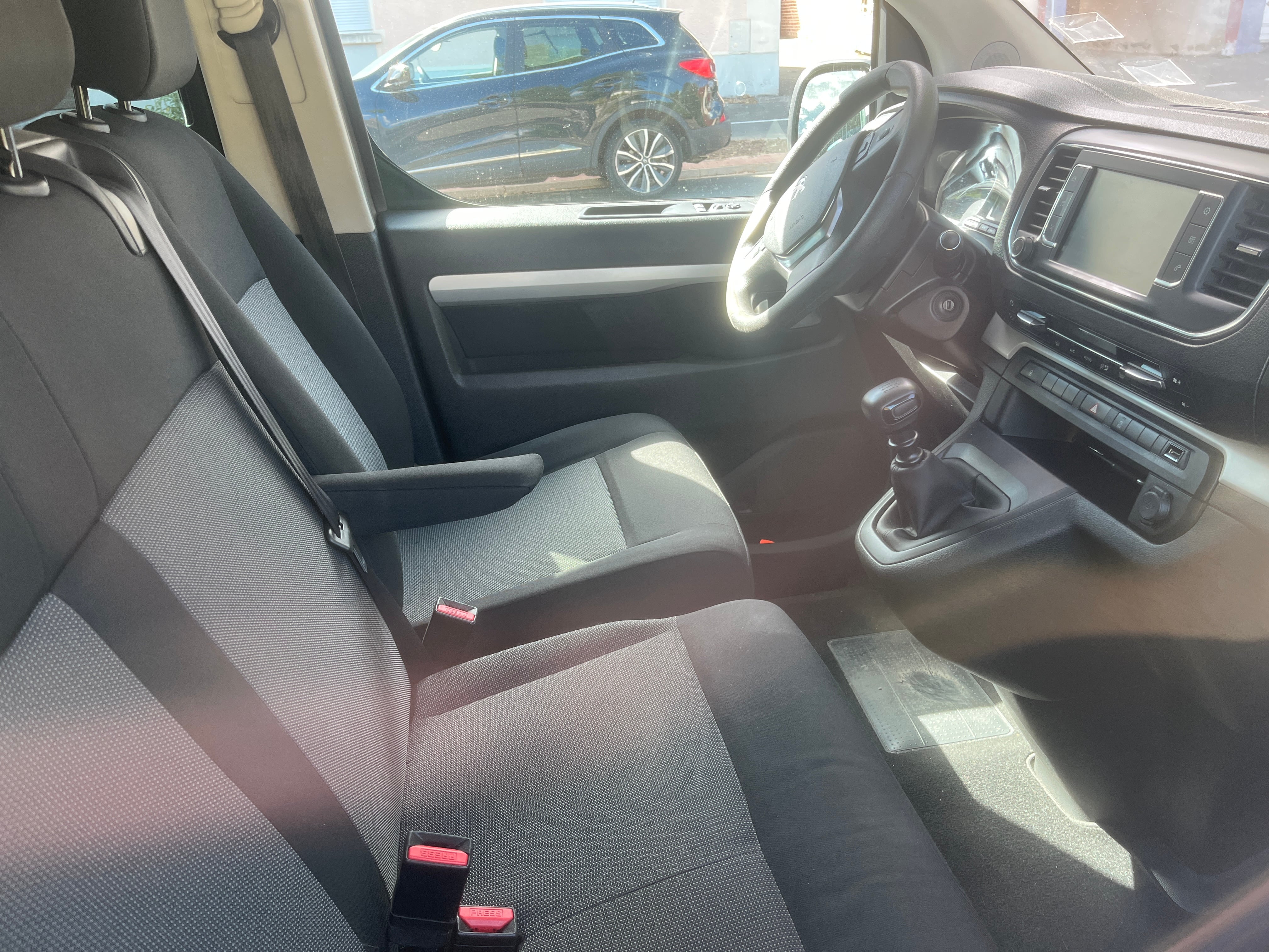 Peugeot Traveller avec GPS
