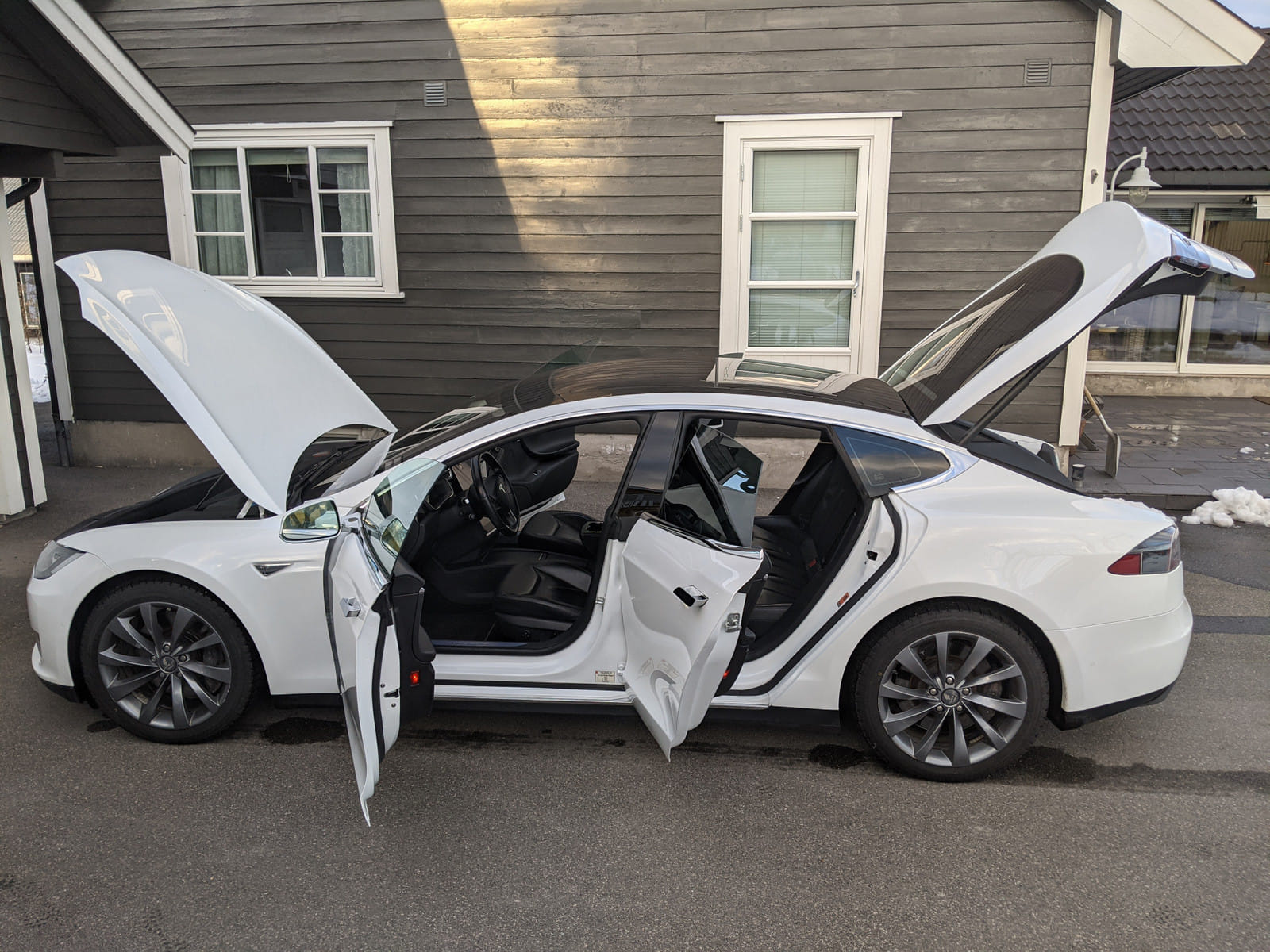 Tesla Model S with GPS