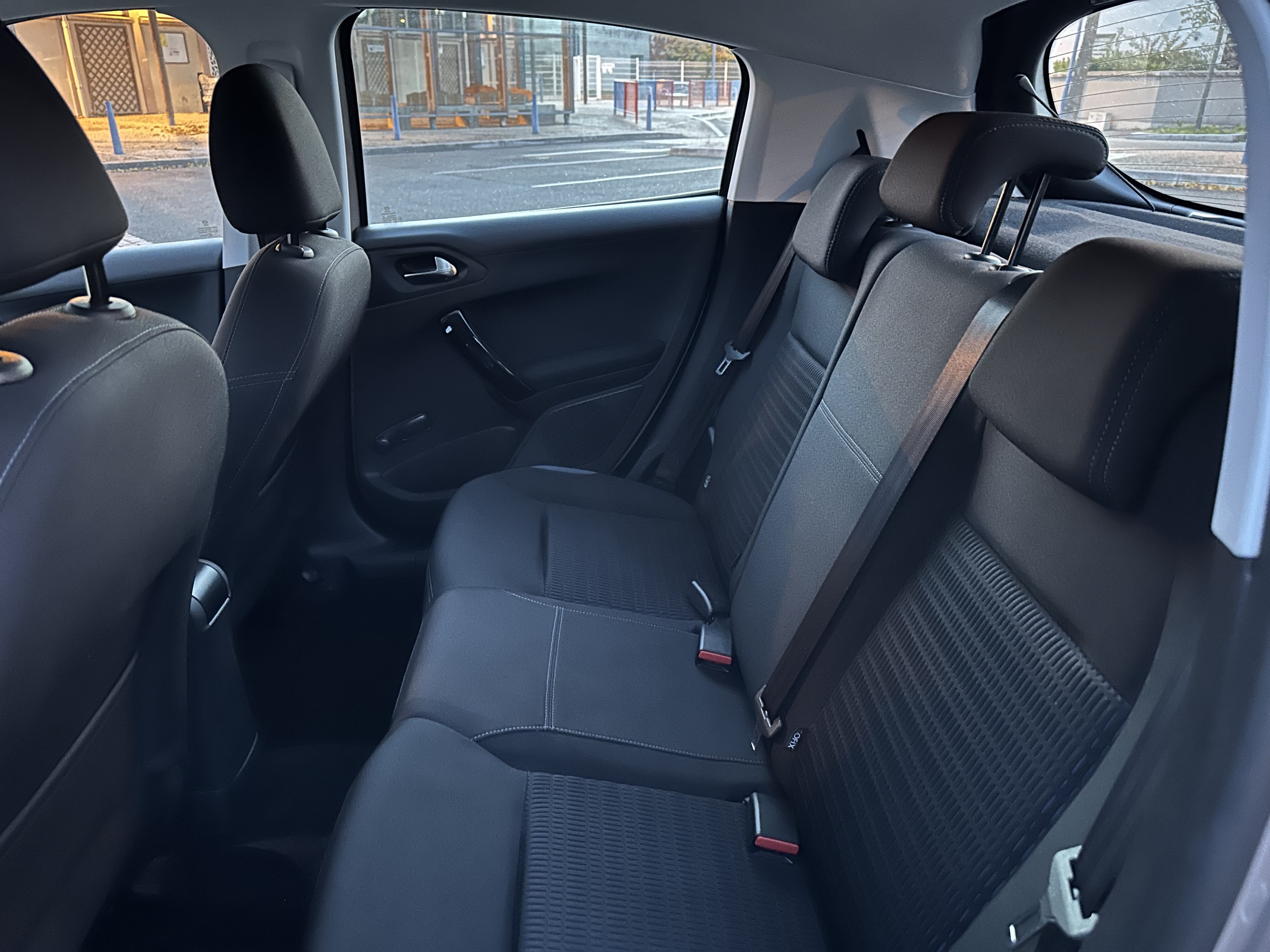 Peugeot 208 Boîte automatique avec GPS