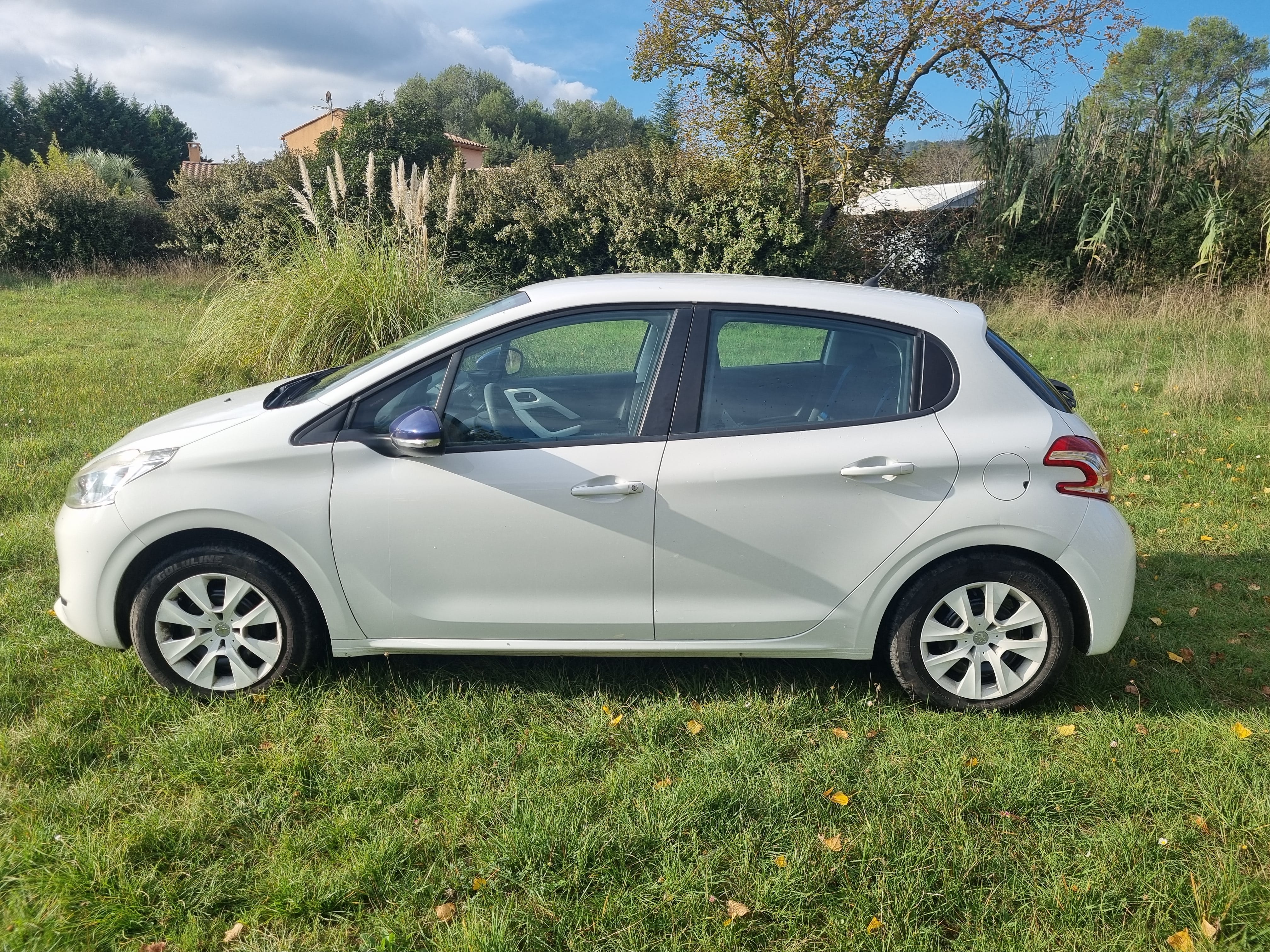 Peugeot 208 con Aire acondicionado