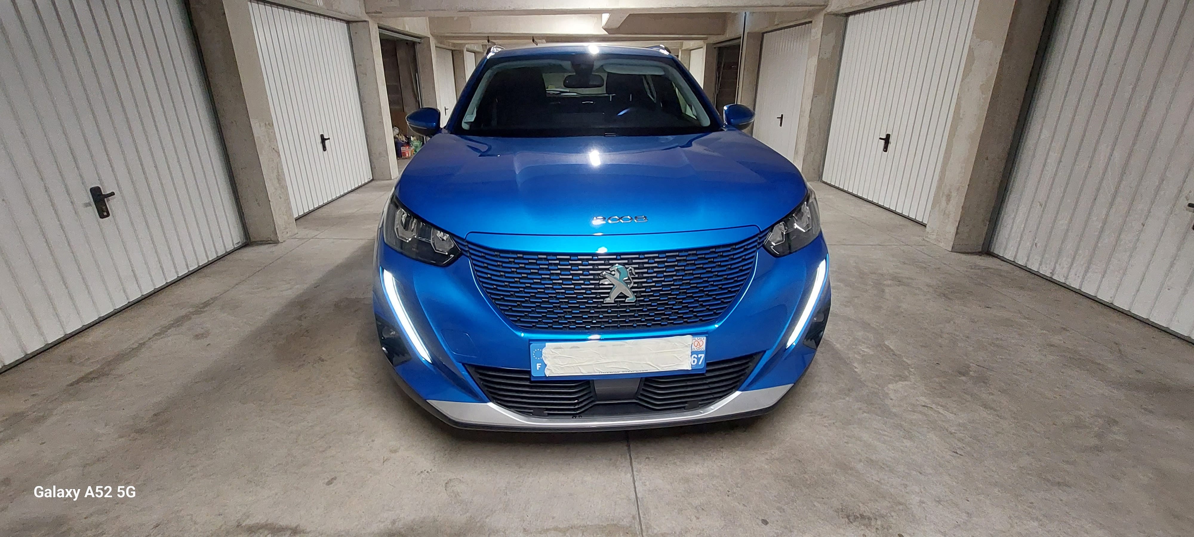 Peugeot 2008 50Kw avec Pneus neige