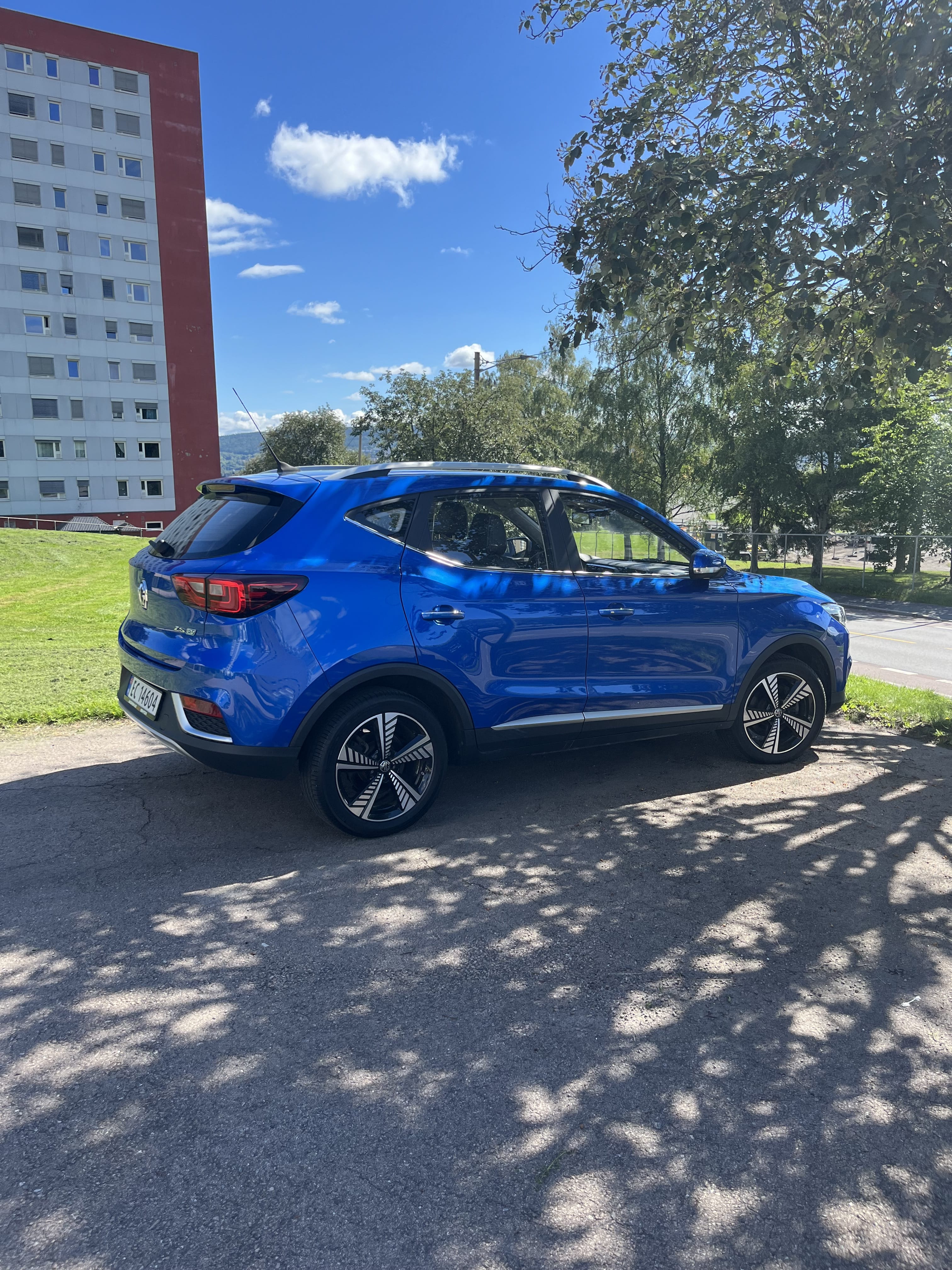 MG ZS EV med GPS