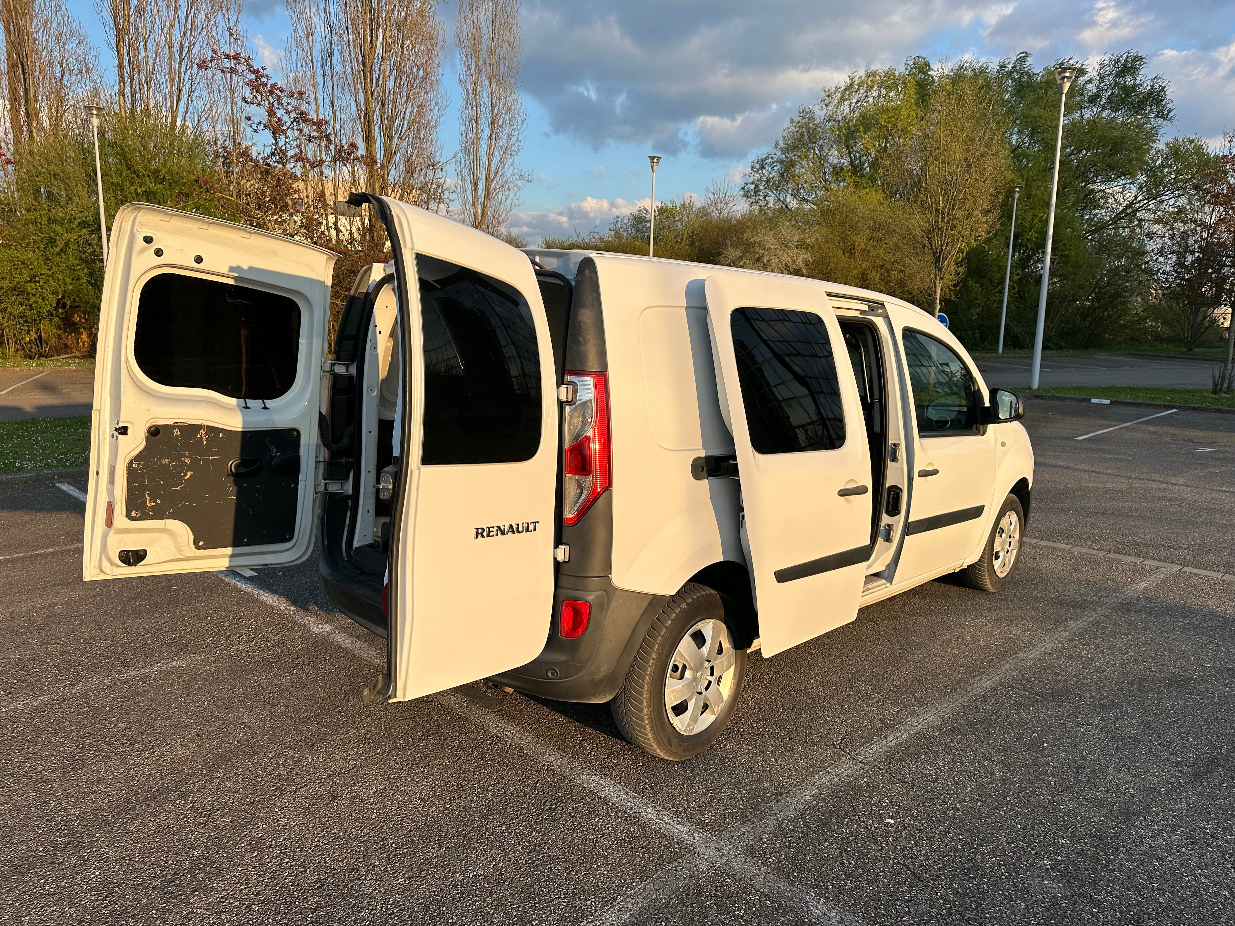Renault Kangoo Express avec Siège bébé