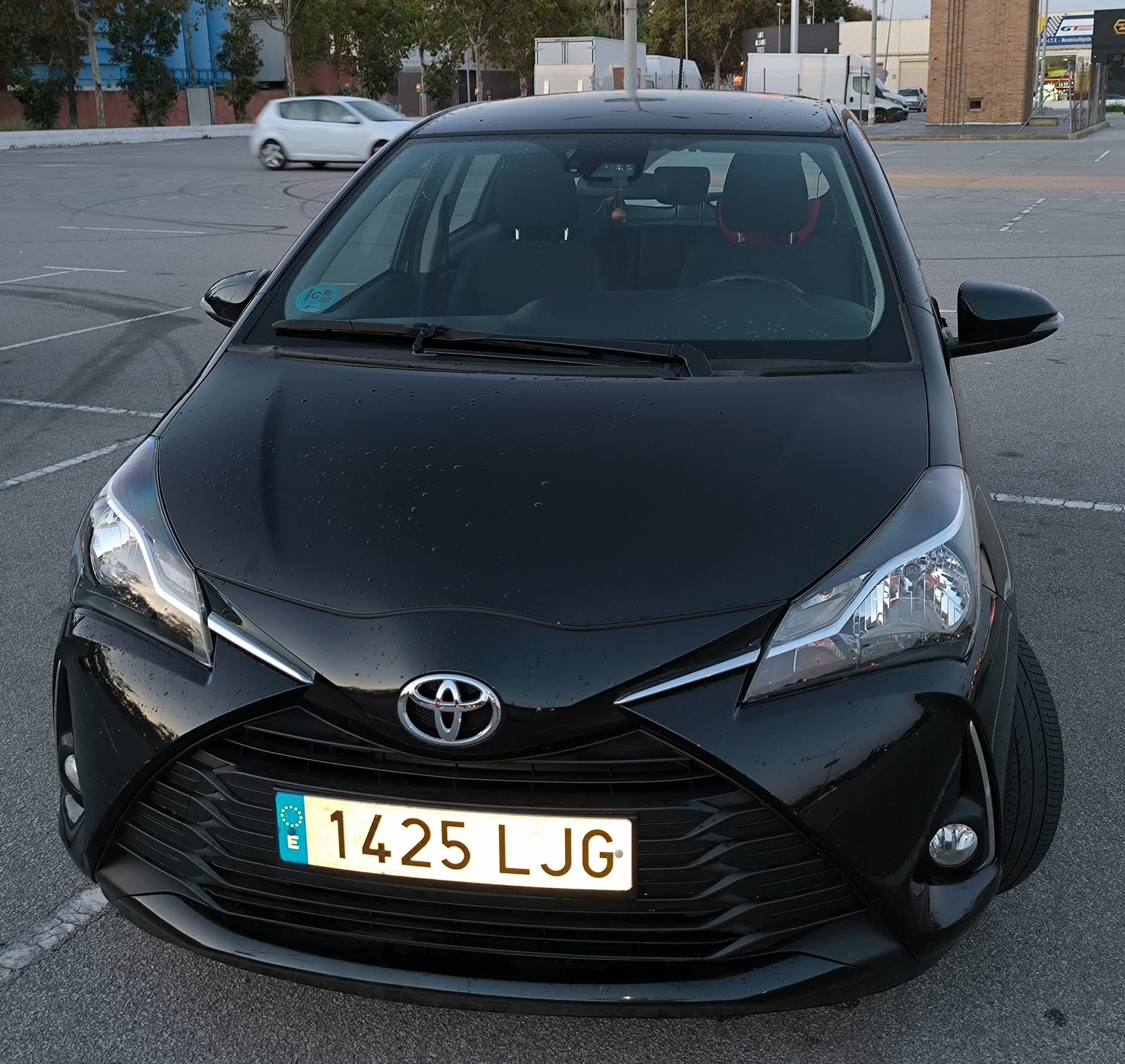 Toyota Yaris 1.0 con Entrada de Audio/iPod