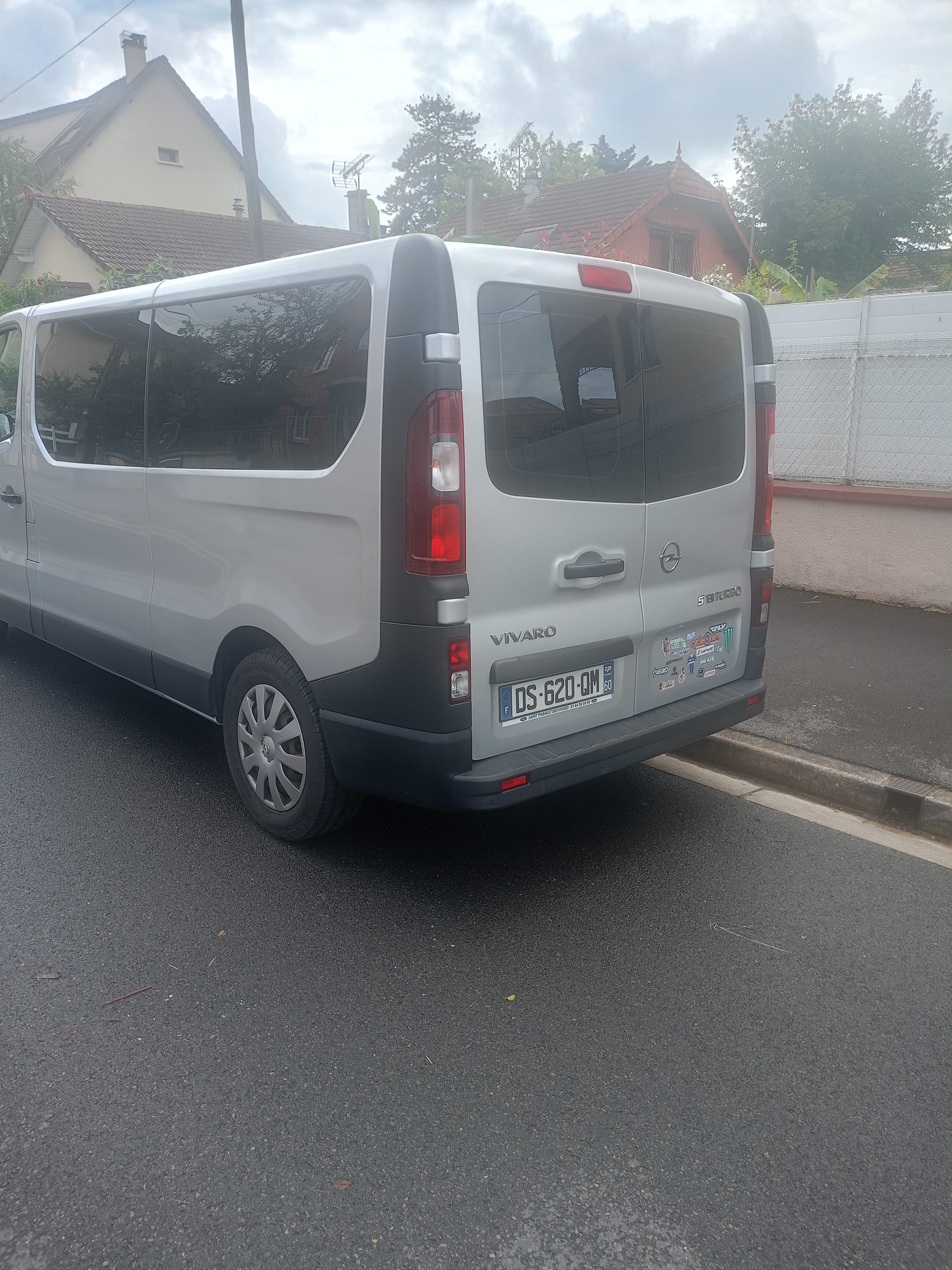 Opel Vivaro Combi 1.6hdi avec GPS