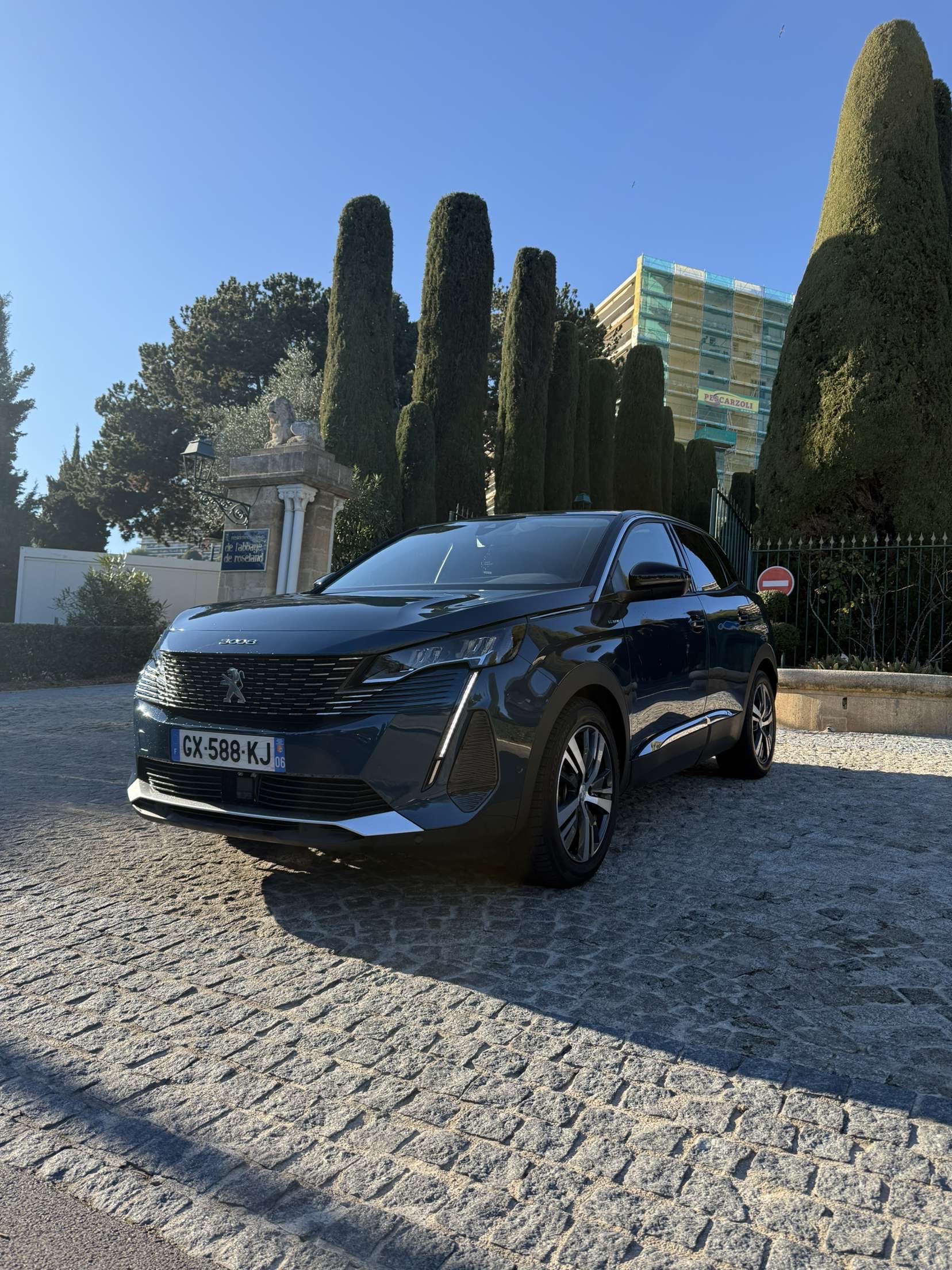 Peugeot 3008, 2022, Essence 95 / Électrique (hybride), automatique