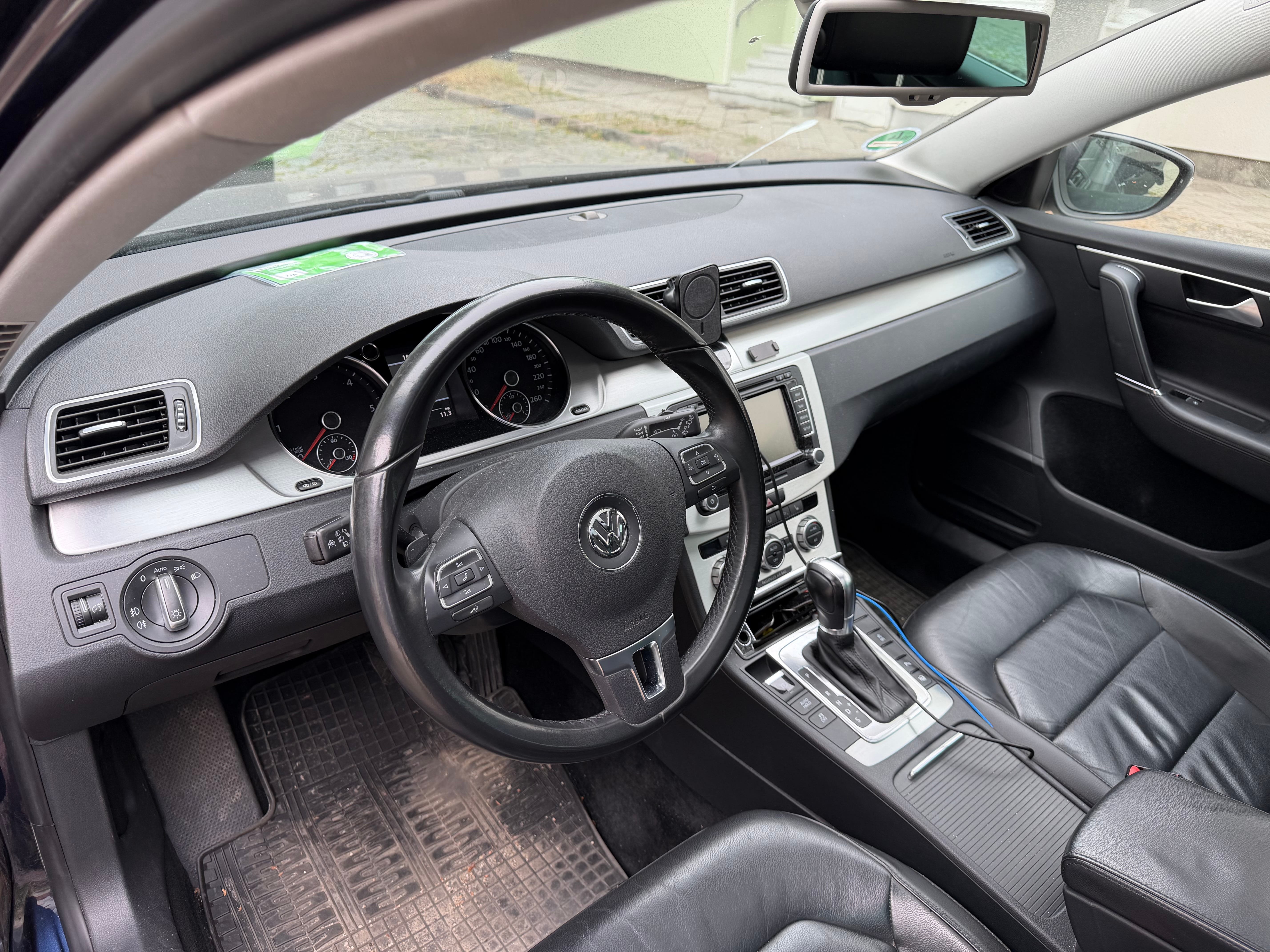 Volkswagen Passat 2.0L TDI SEL Premium mit Kindersitz