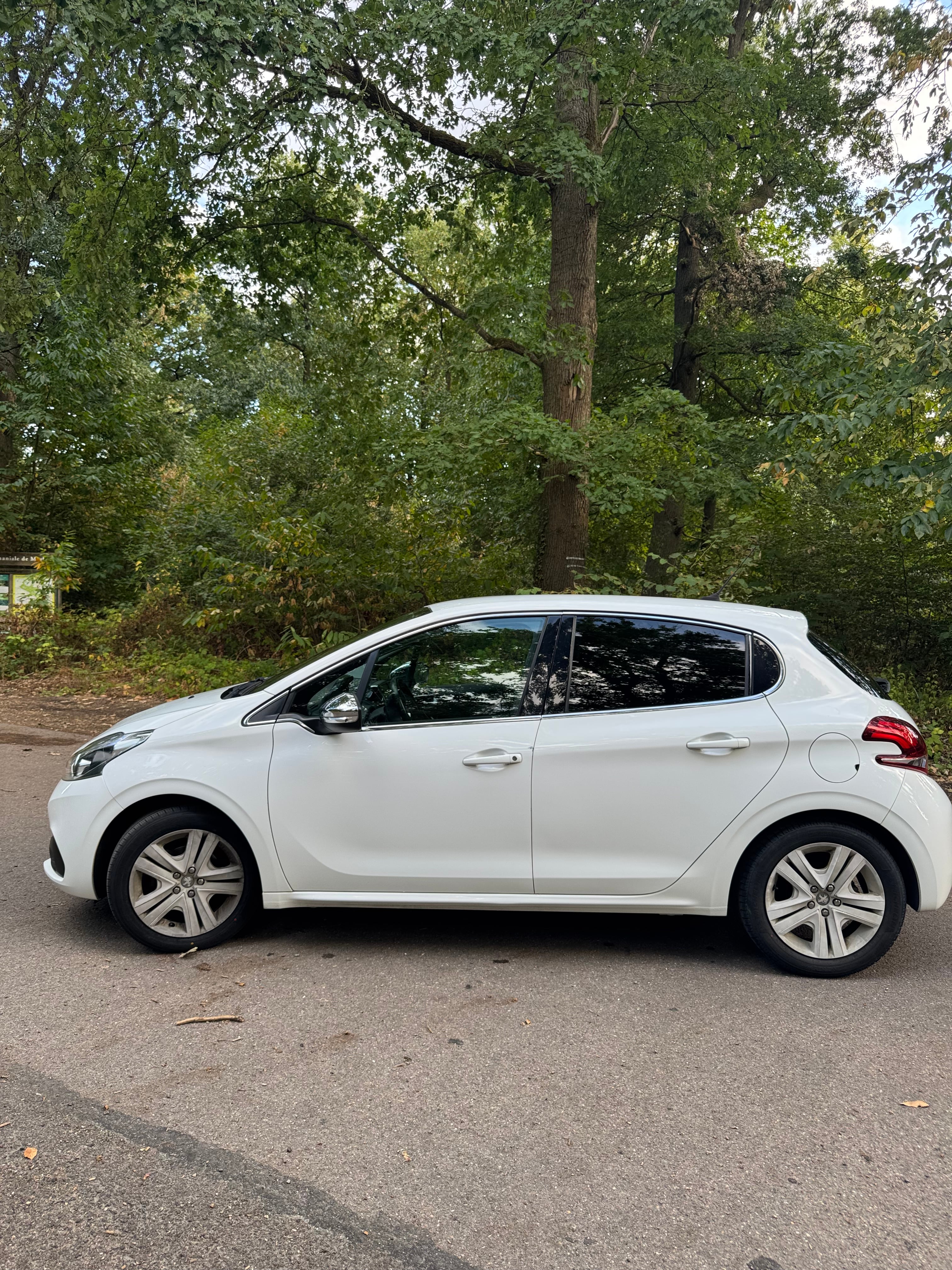 Peugeot 208 avec Climatisation