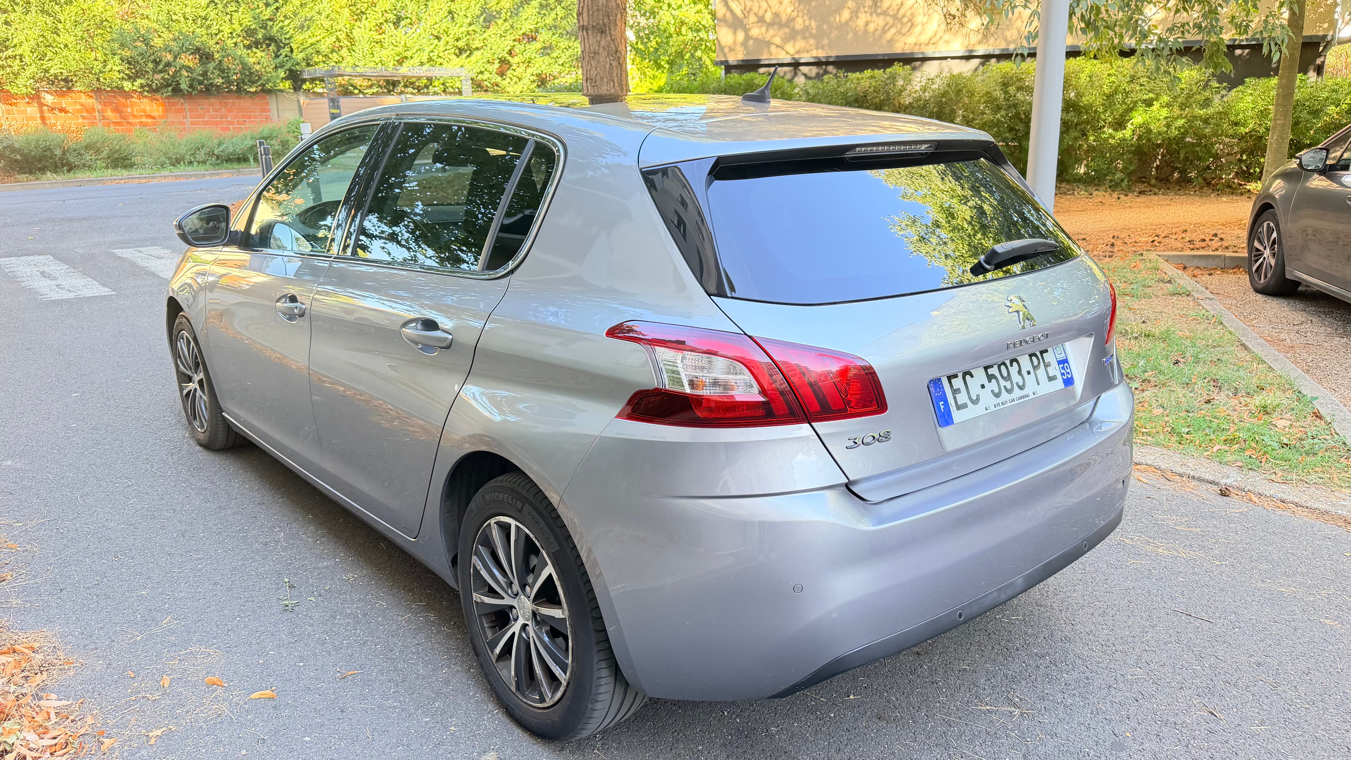 Peugeot 308 mit Rückfahrkamera