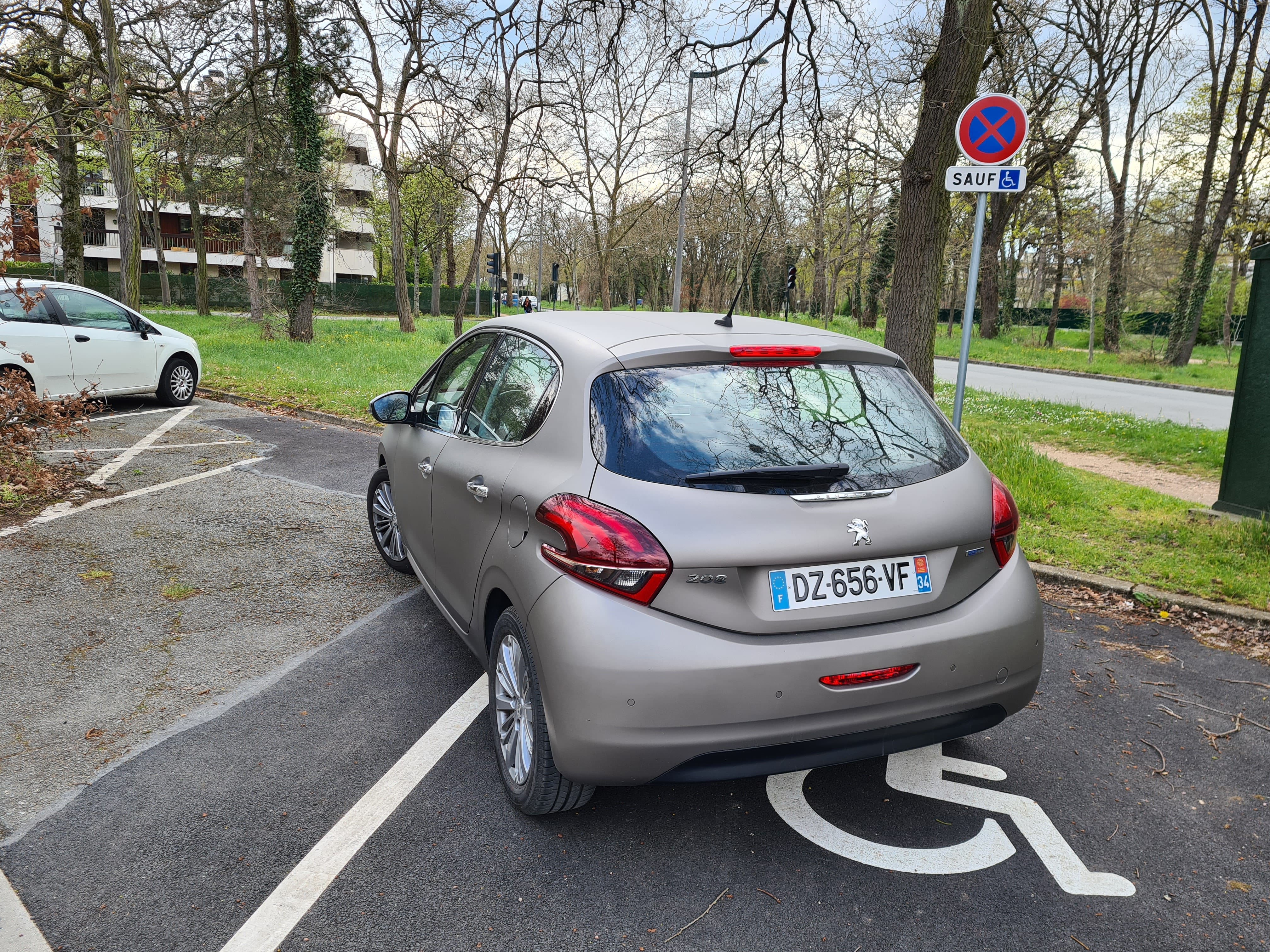 Peugeot 208 avec GPS