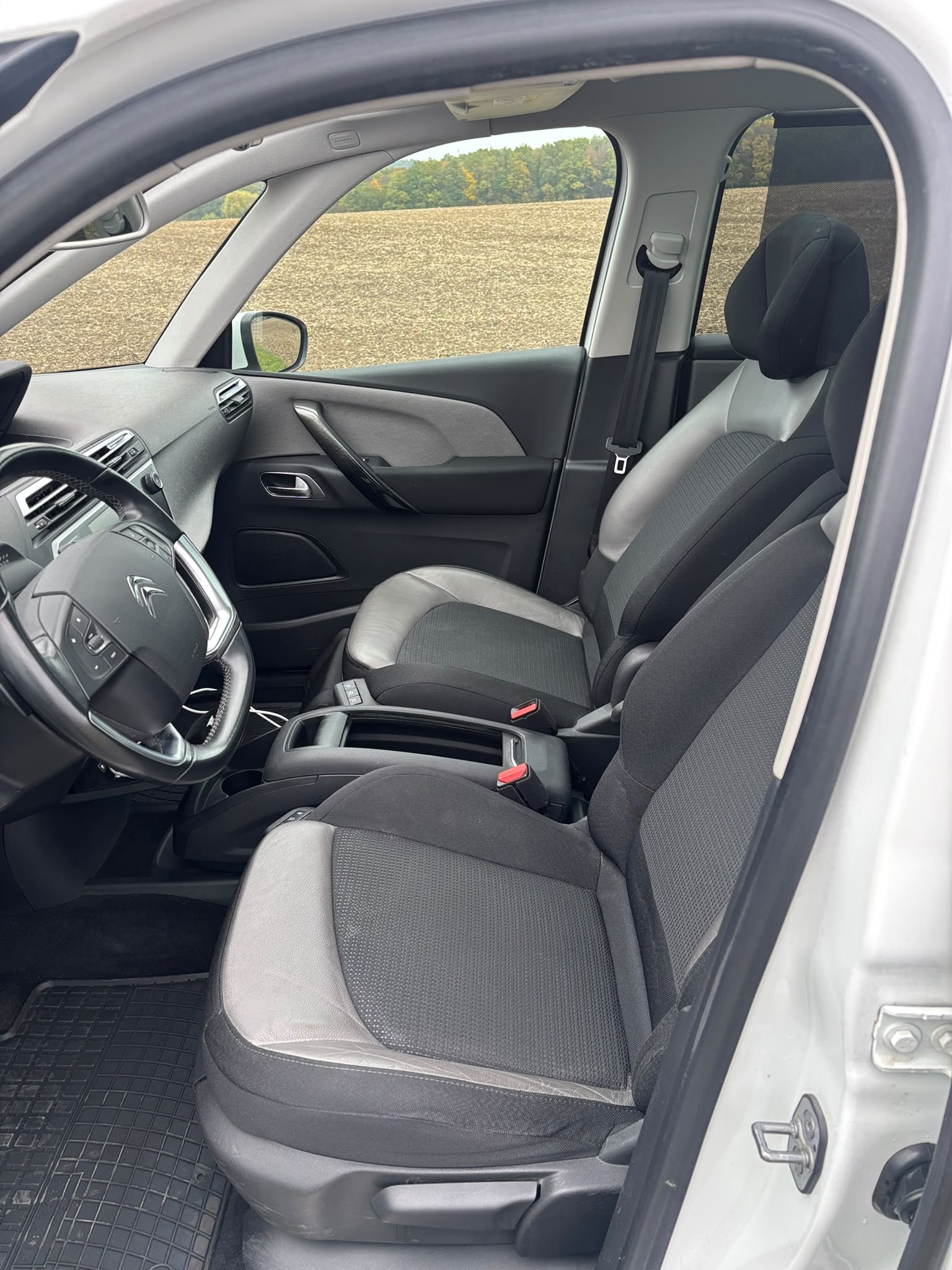 Citroen C4 Grand Spacetourer avec GPS