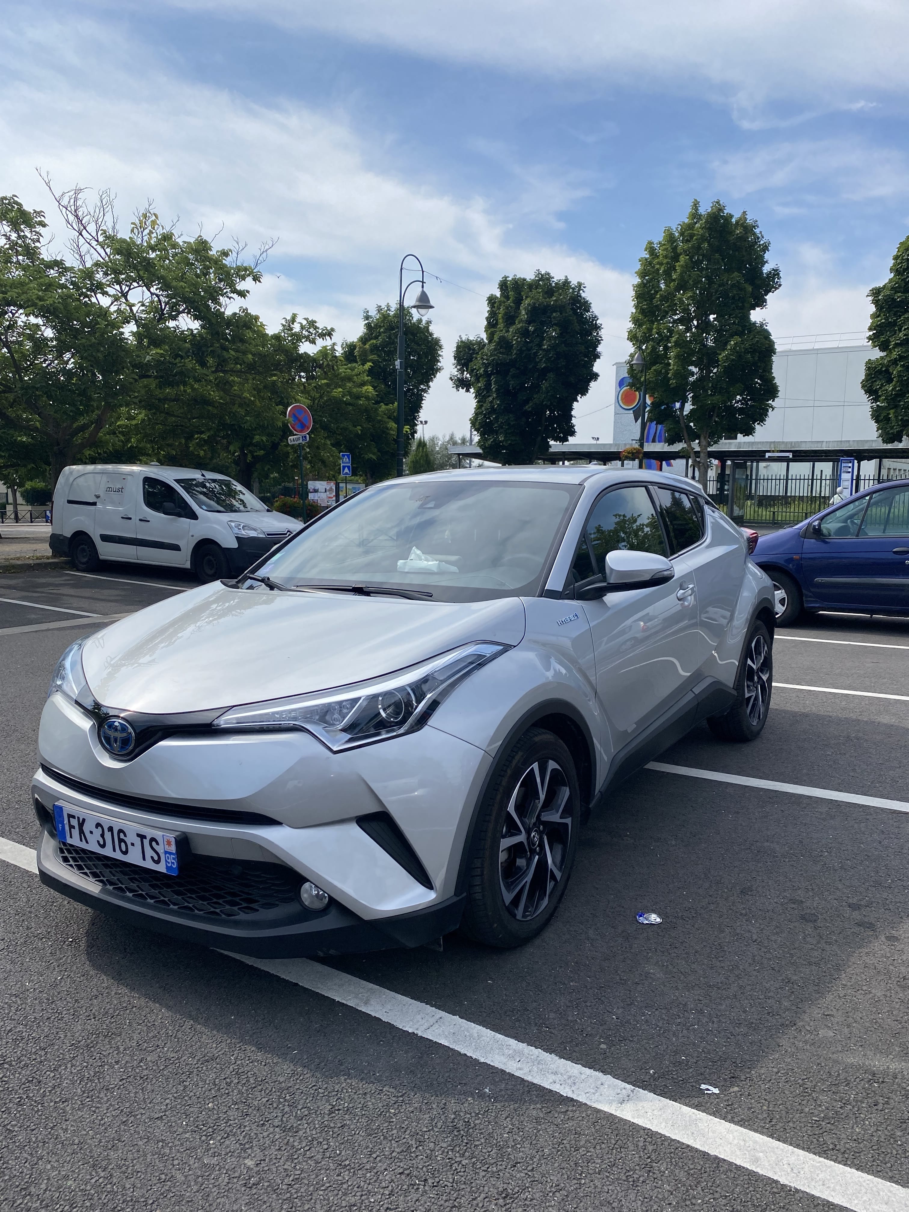 Toyota C-HR Hybrid, 2019, Essence 95 / Électrique (hybride), automatique