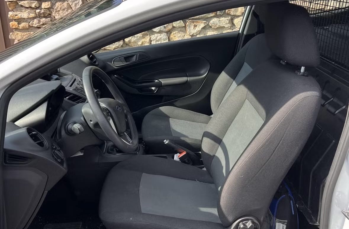 Ford Fiesta avec Attelage