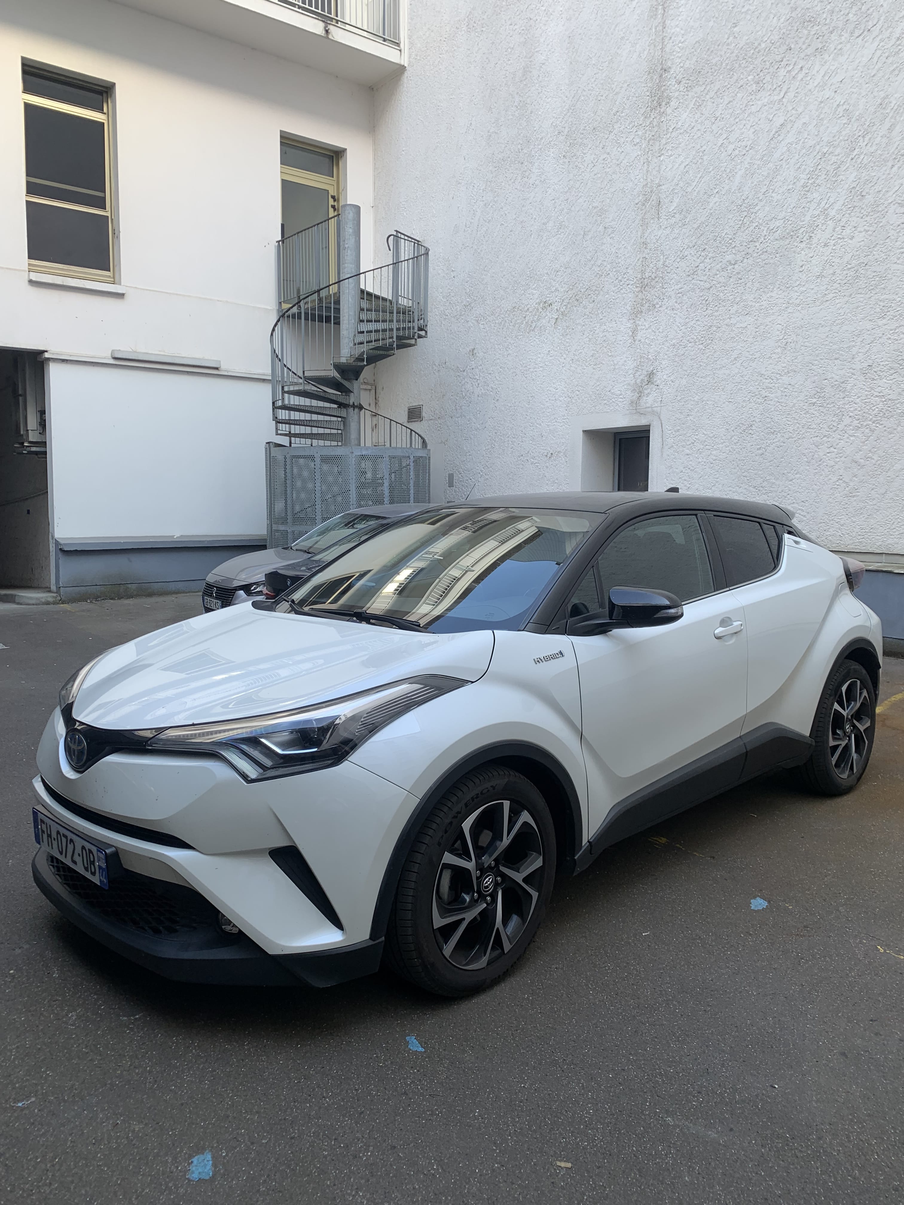 Toyota C-HR, 2019, Essence 95 / Eléctrico (híbrido), Automático