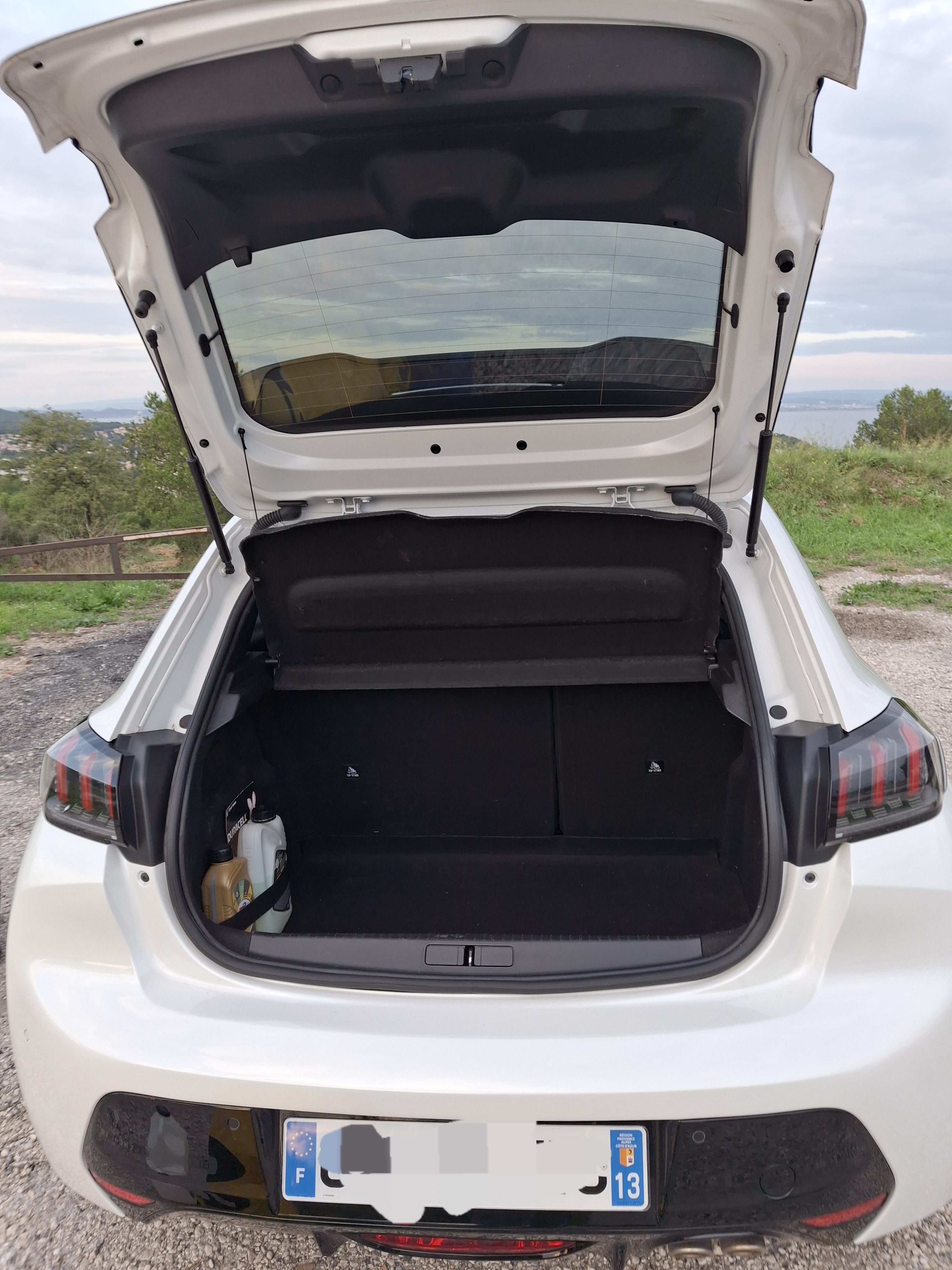 Peugeot 208 130ch avec Entrée audio / iPod