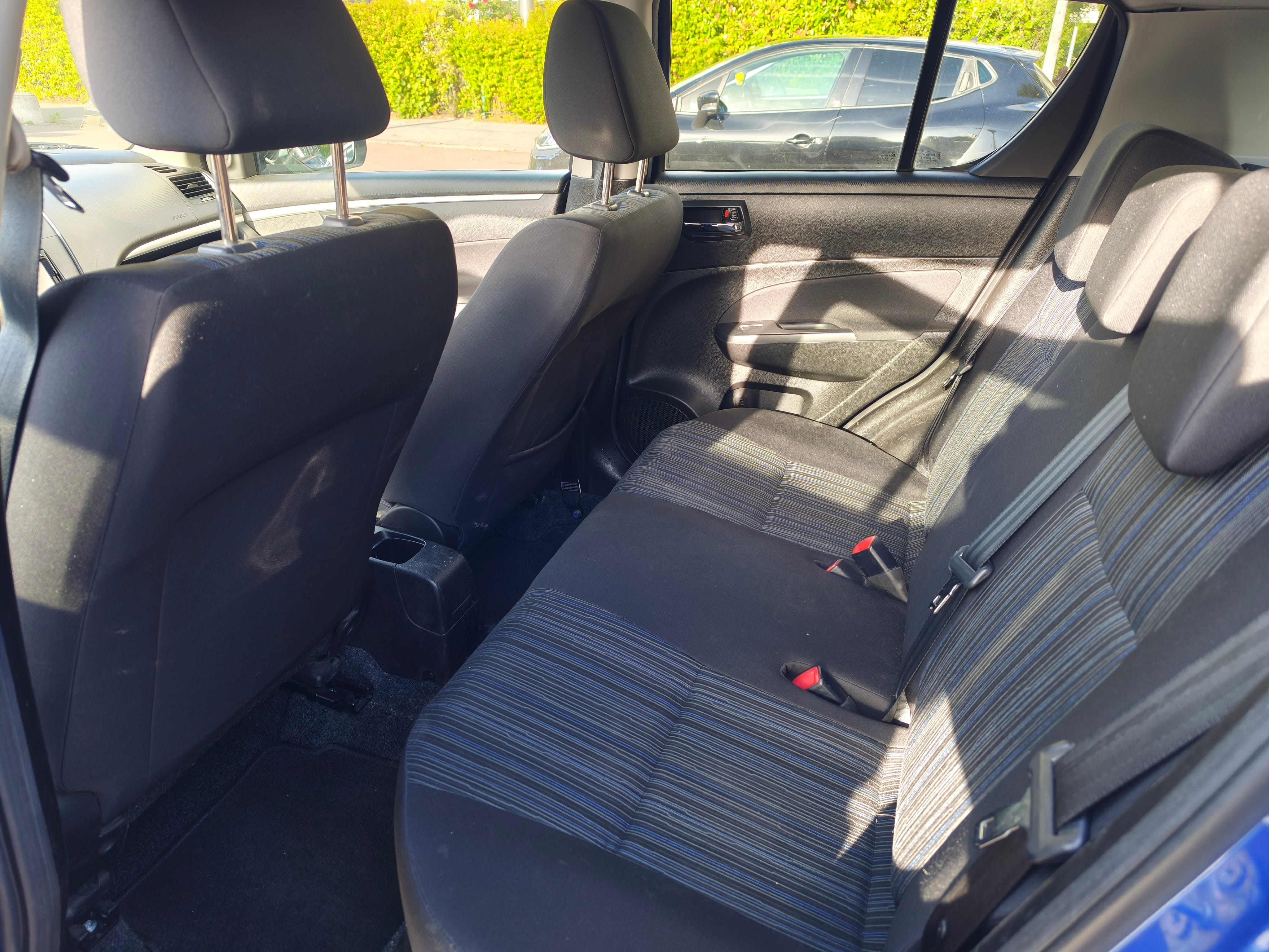 Suzuki Swift avec Autoradio