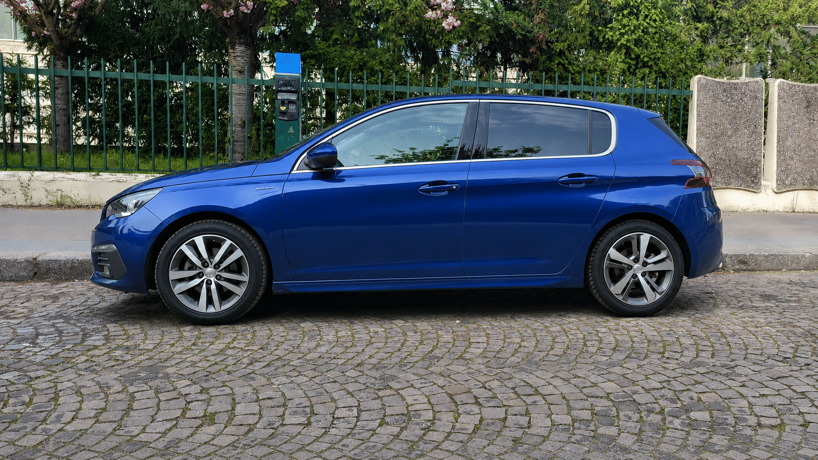 Peugeot 308 with Air conditioning