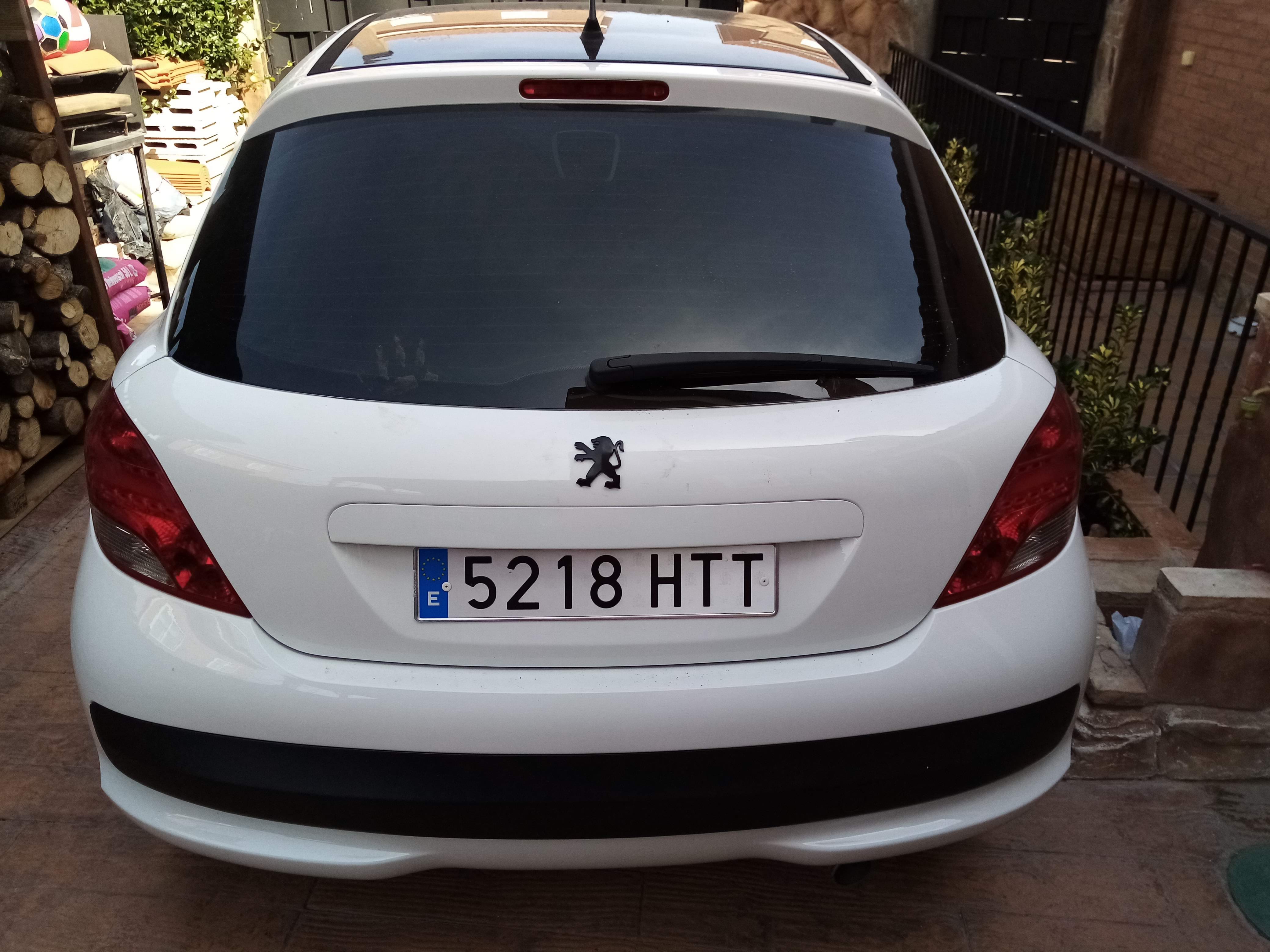 Peugeot 207 con Aire acondicionado