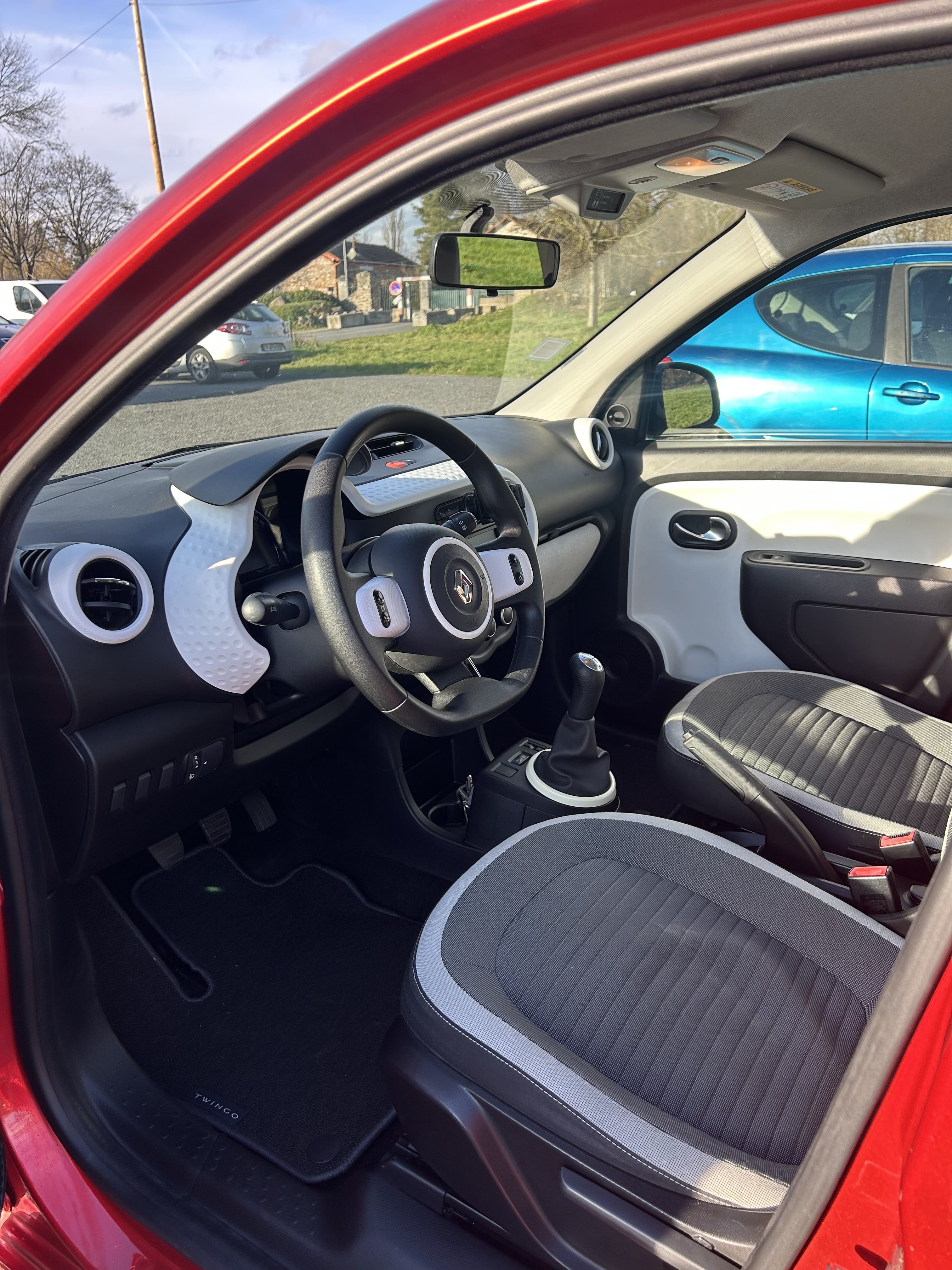Renault Twingo III avec Entrée audio / iPod