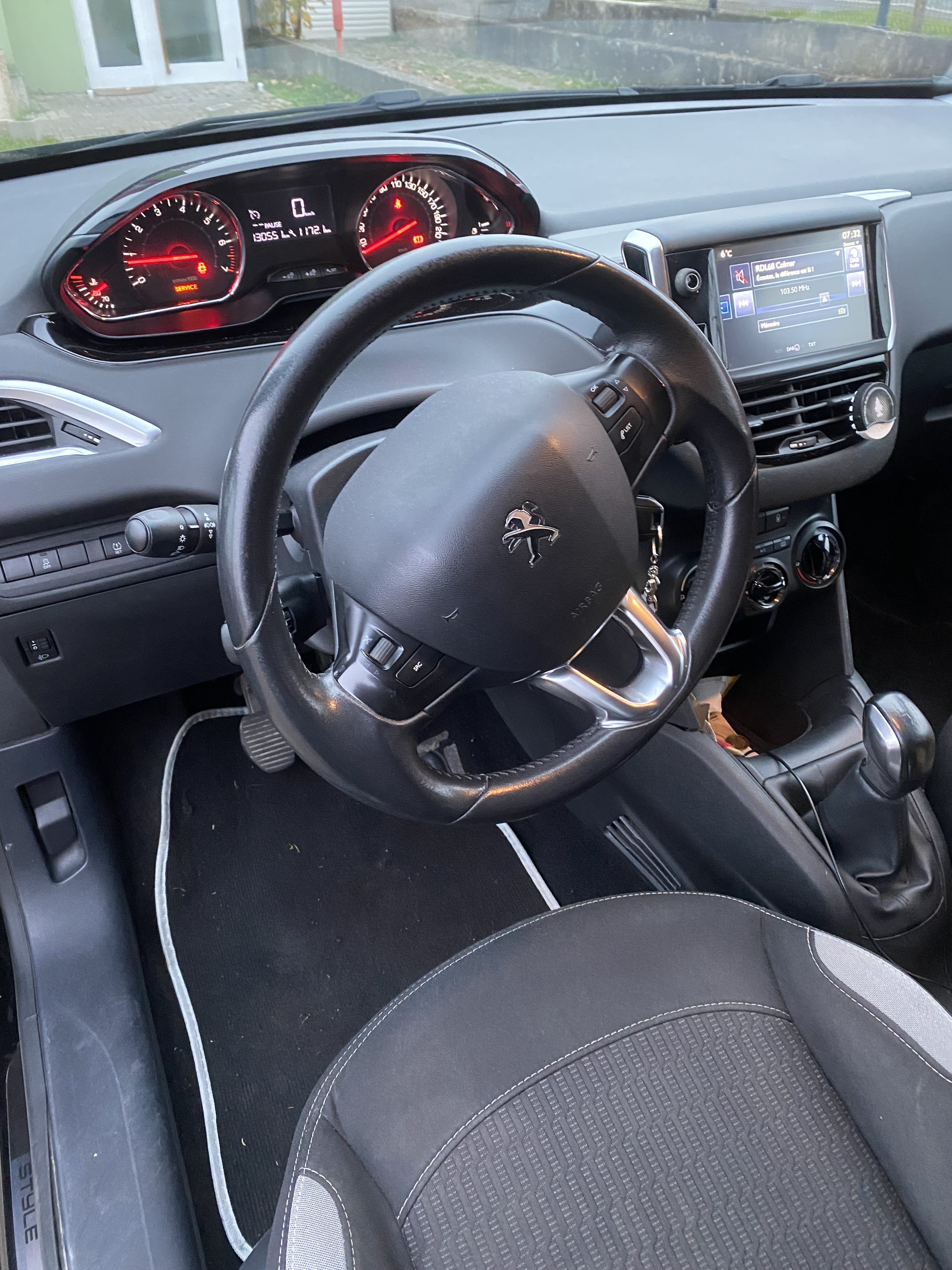 Peugeot 208 avec Siège bébé